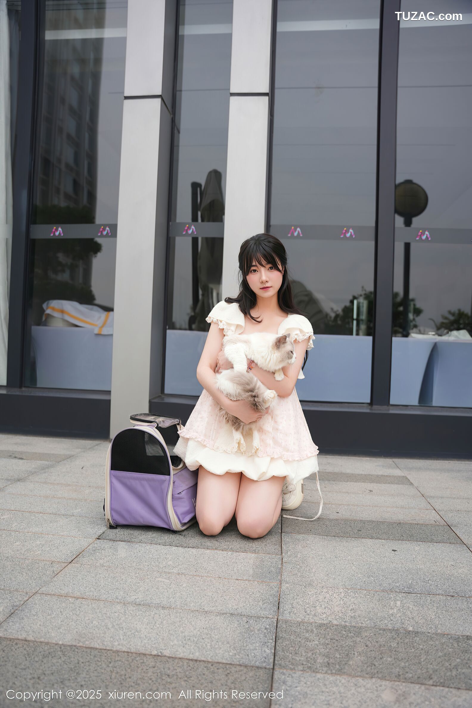 XiuRen秀人网-10734-软情-白色连衣短裙女孩与猫咪-2025.09.05