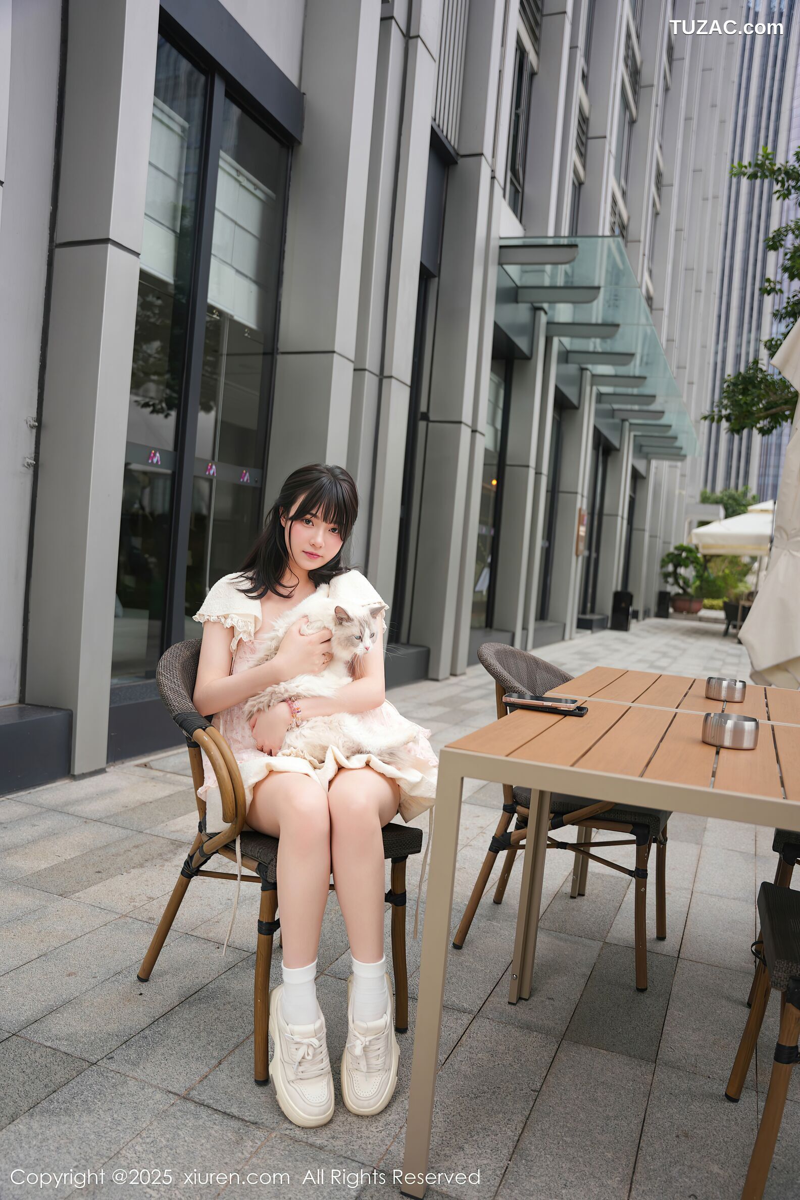 XiuRen秀人网-10734-软情-白色连衣短裙女孩与猫咪-2025.09.05