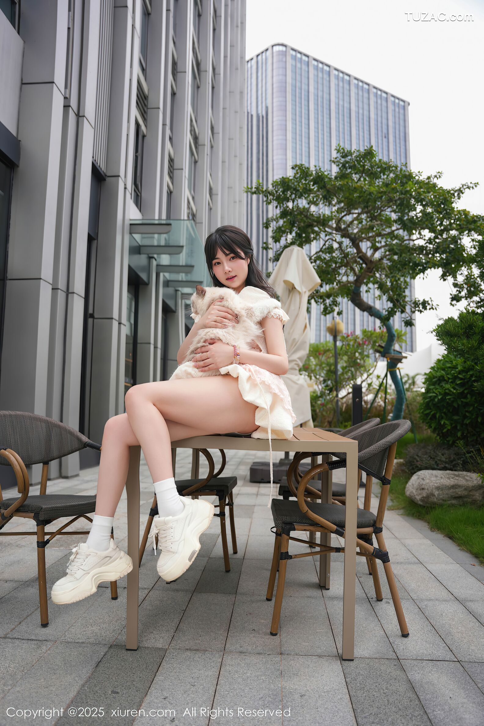 XiuRen秀人网-10734-软情-白色连衣短裙女孩与猫咪-2025.09.05