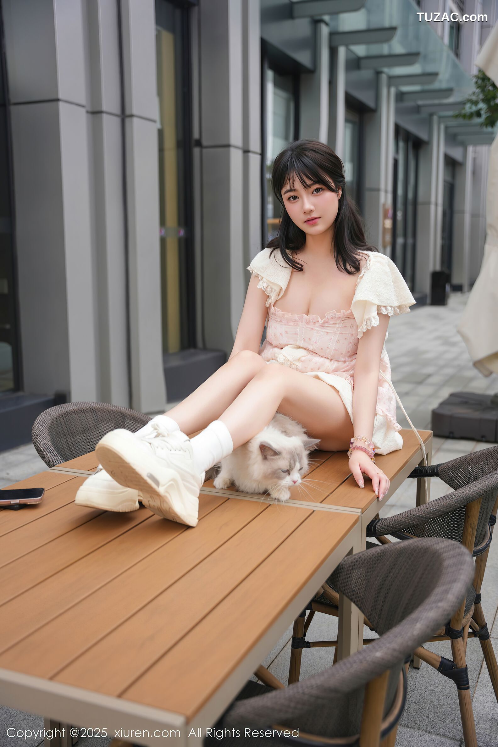 XiuRen秀人网-10734-软情-白色连衣短裙女孩与猫咪-2025.09.05
