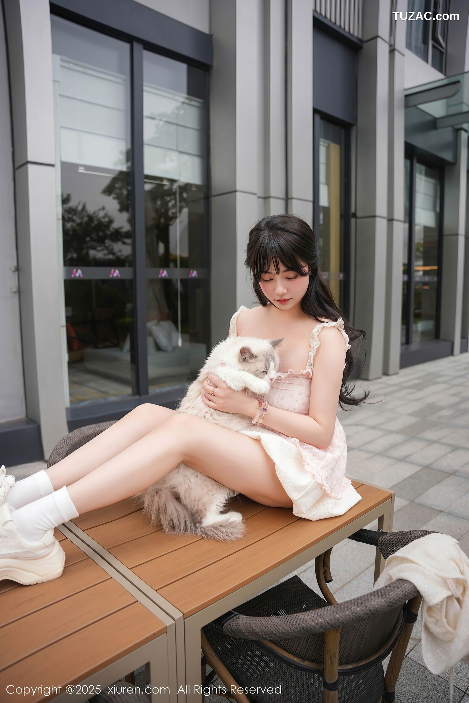 XiuRen秀人网-10734-软情-白色连衣短裙女孩与猫咪-2025.09.05