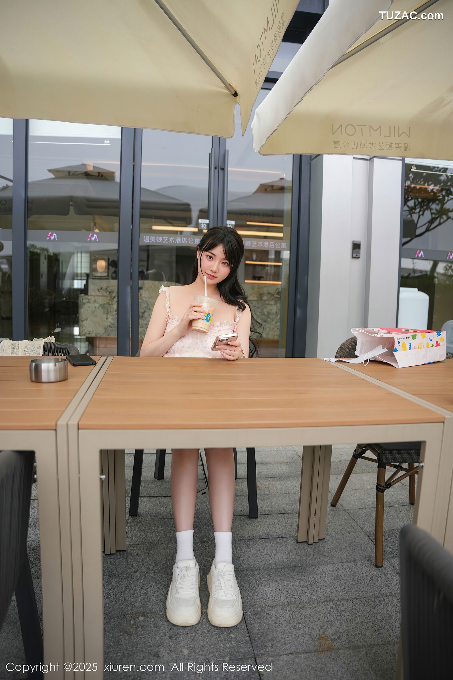XiuRen秀人网-10734-软情-白色连衣短裙女孩与猫咪-2025.09.05