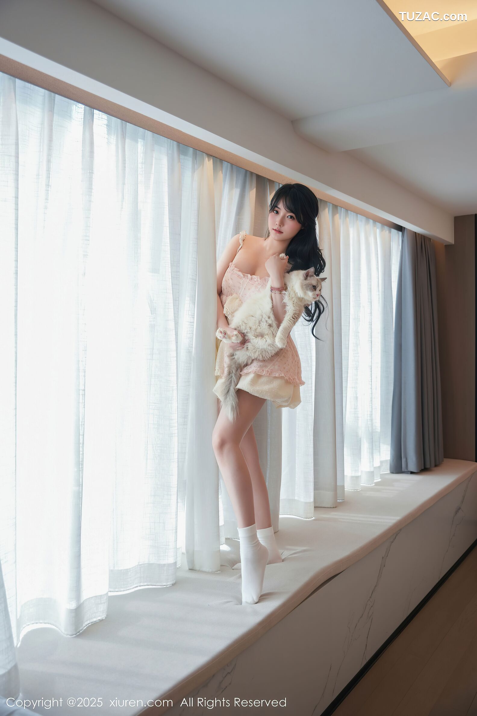 XiuRen秀人网-10734-软情-白色连衣短裙女孩与猫咪-2025.09.05