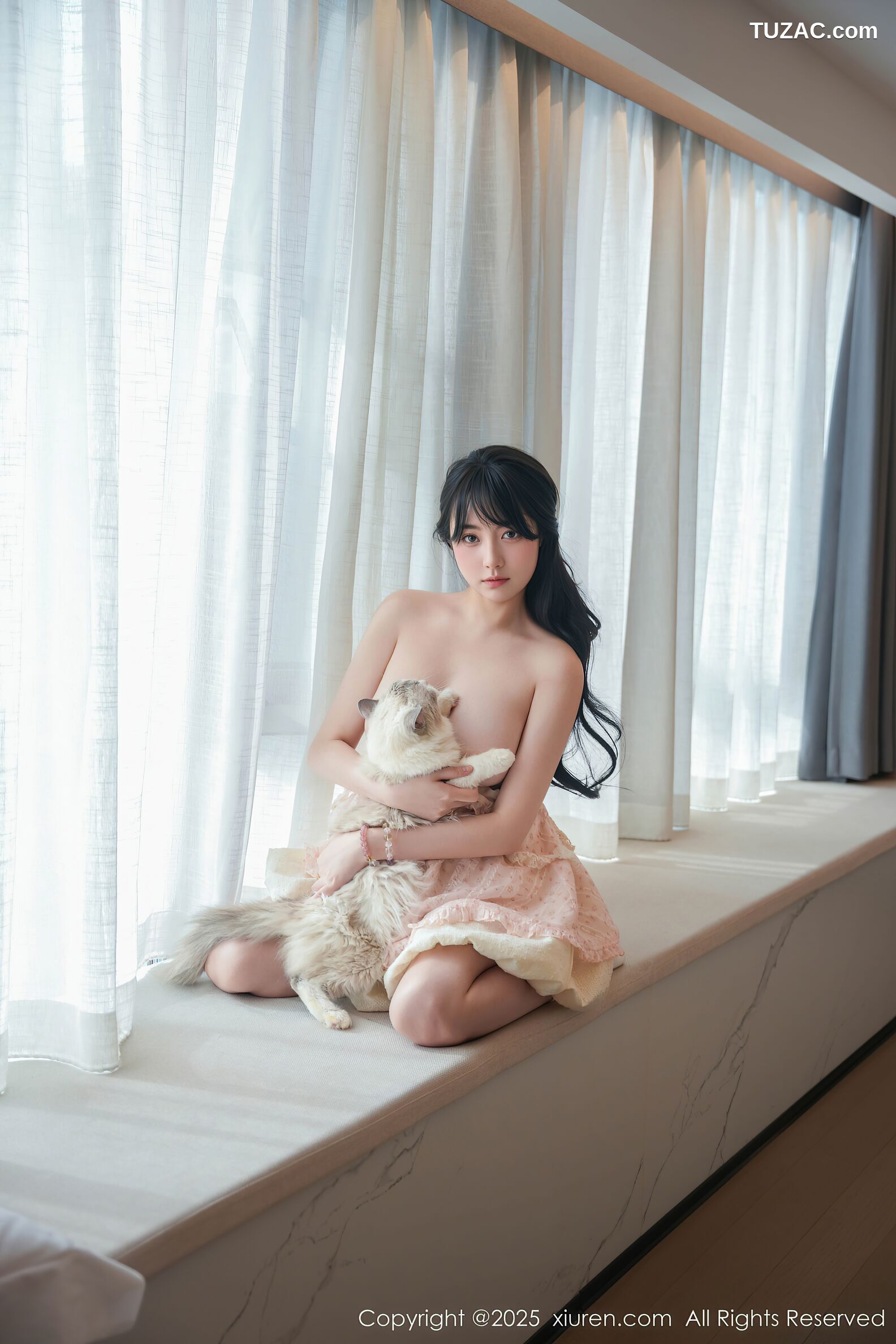 XiuRen秀人网-10734-软情-白色连衣短裙女孩与猫咪-2025.09.05