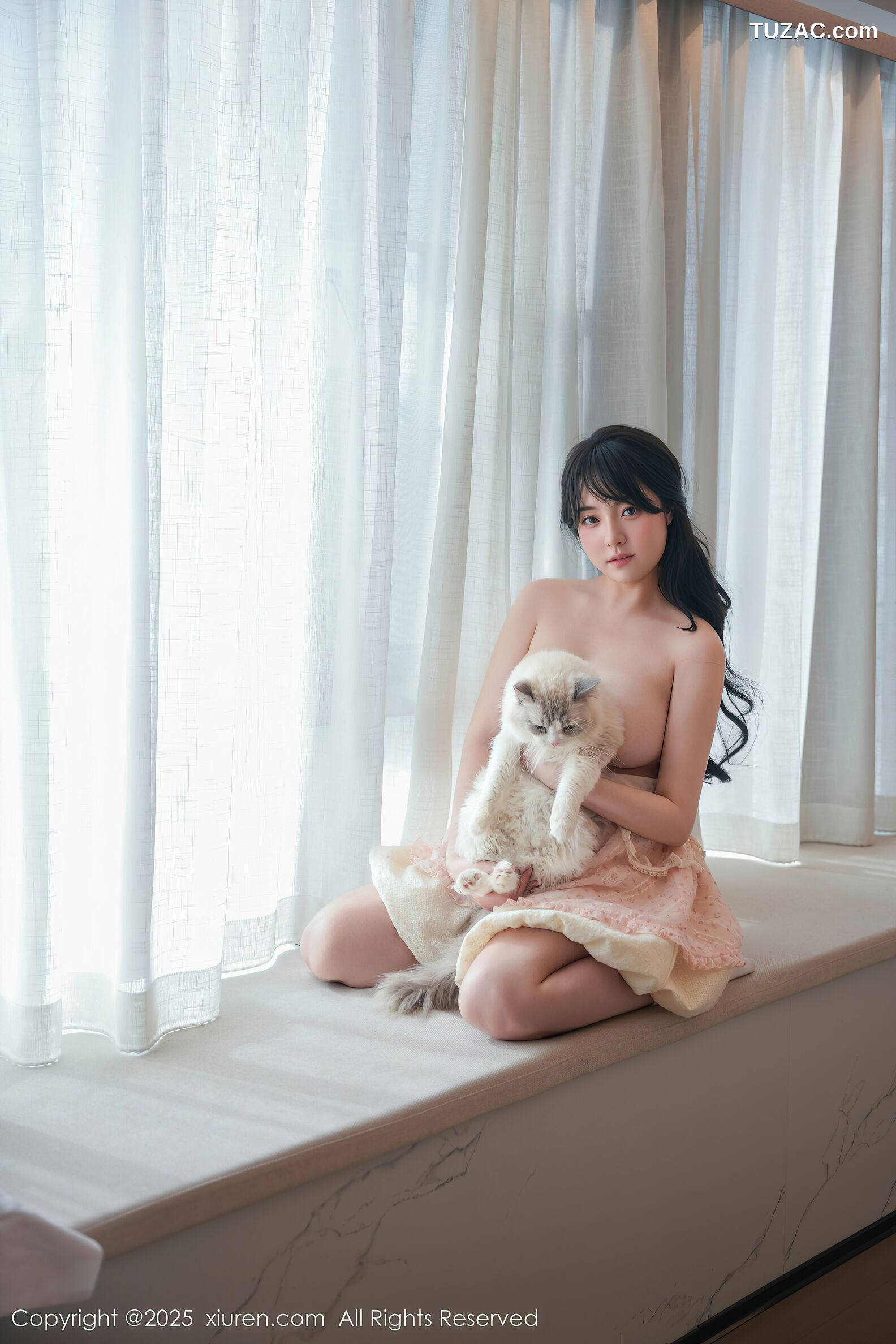 XiuRen秀人网-10734-软情-白色连衣短裙女孩与猫咪-2025.09.05