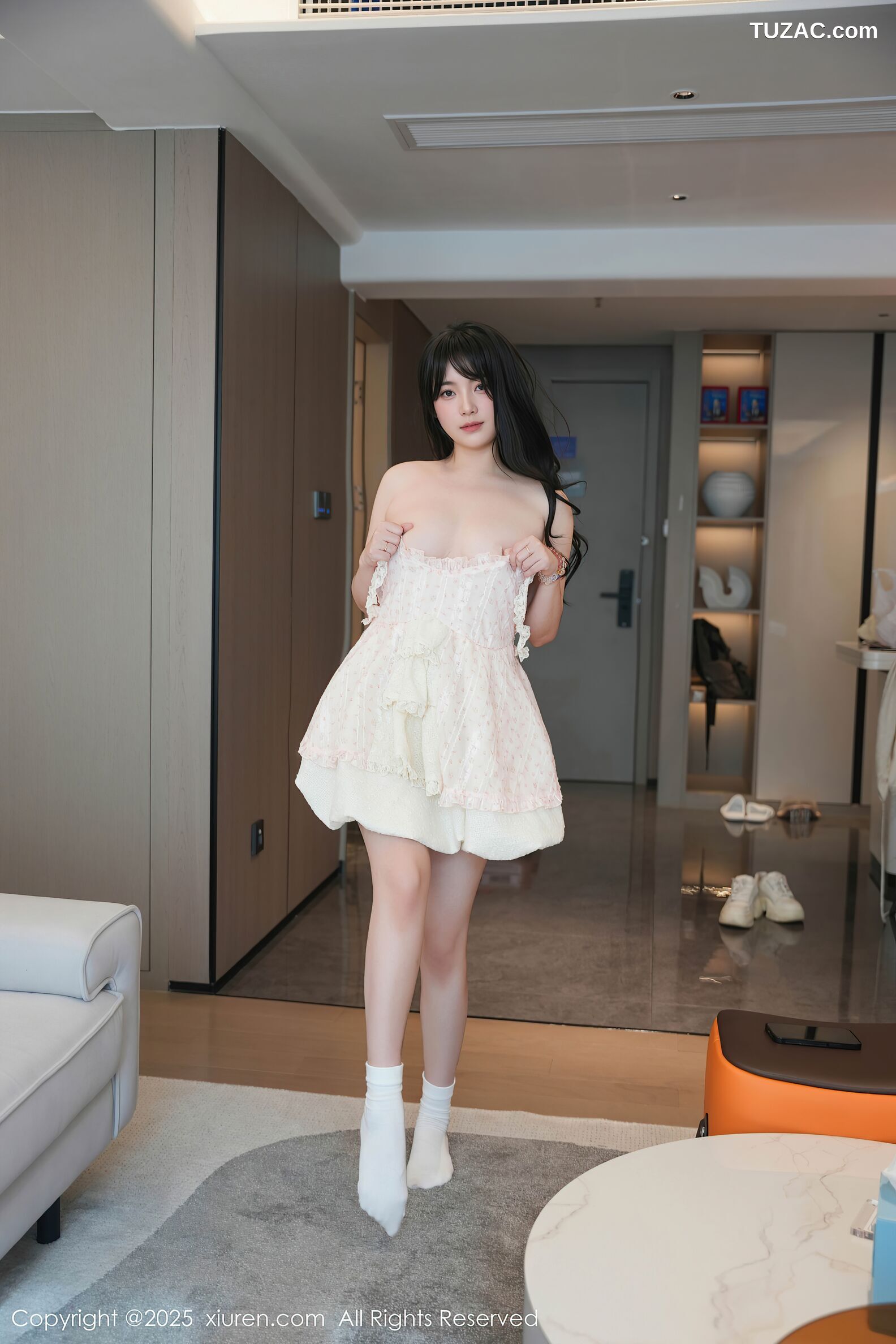 XiuRen秀人网-10734-软情-白色连衣短裙女孩与猫咪-2025.09.05