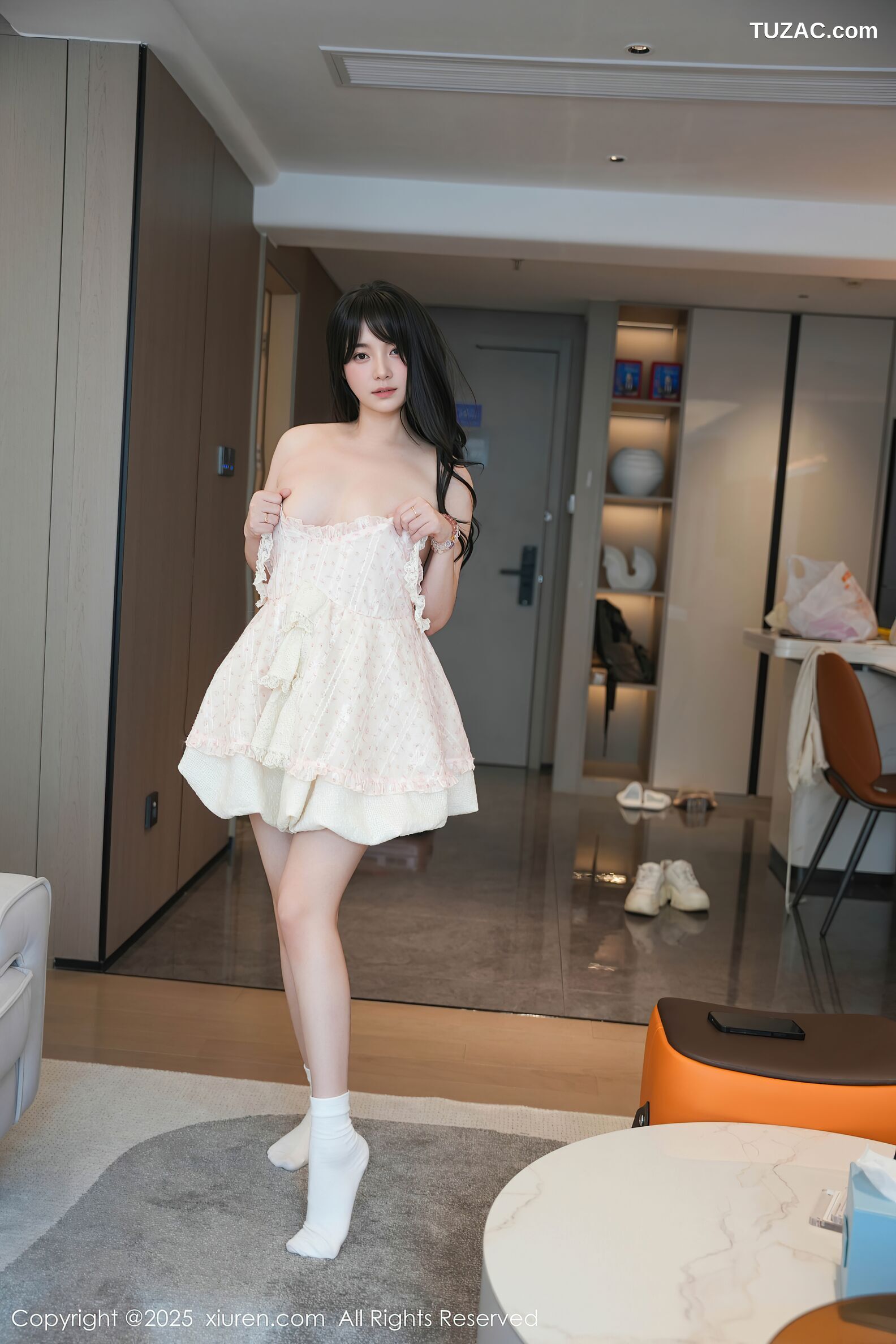XiuRen秀人网-10734-软情-白色连衣短裙女孩与猫咪-2025.09.05