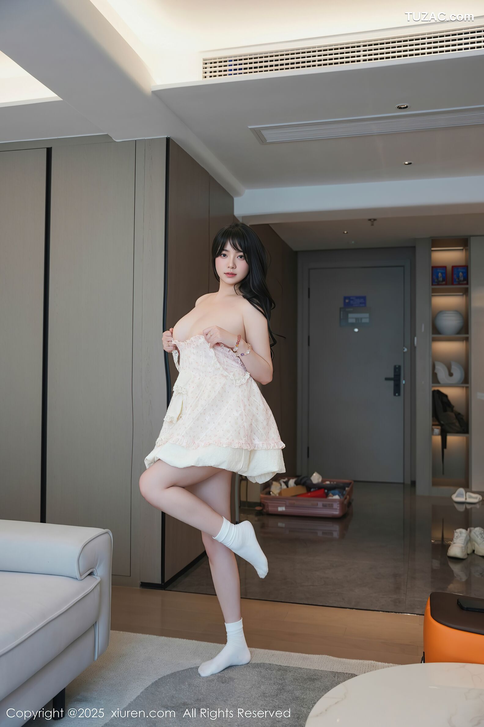 XiuRen秀人网-10734-软情-白色连衣短裙女孩与猫咪-2025.09.05