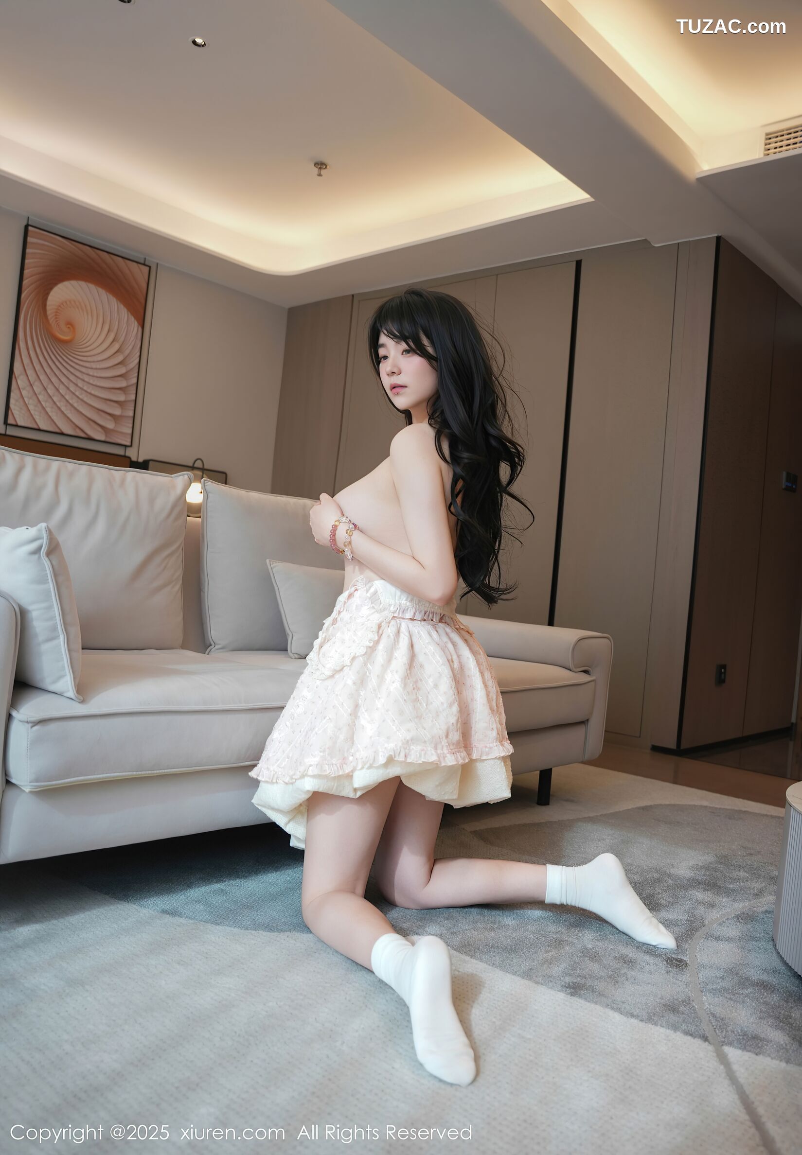 XiuRen秀人网-10734-软情-白色连衣短裙女孩与猫咪-2025.09.05