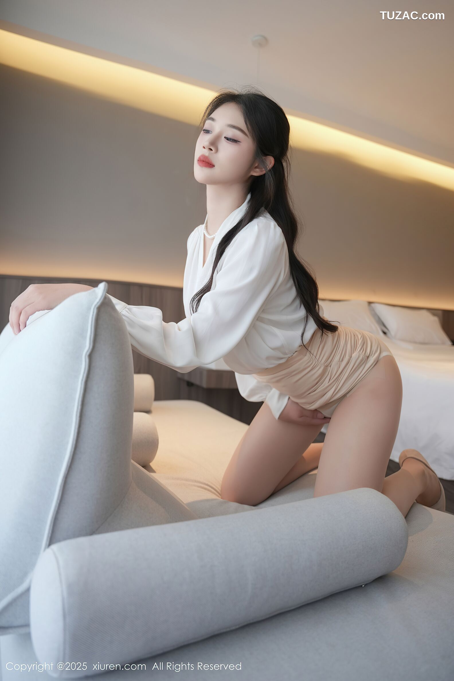XiuRen秀人网-10735-南乔-白色衬衫短裙肉色丝袜-2025.09.05
