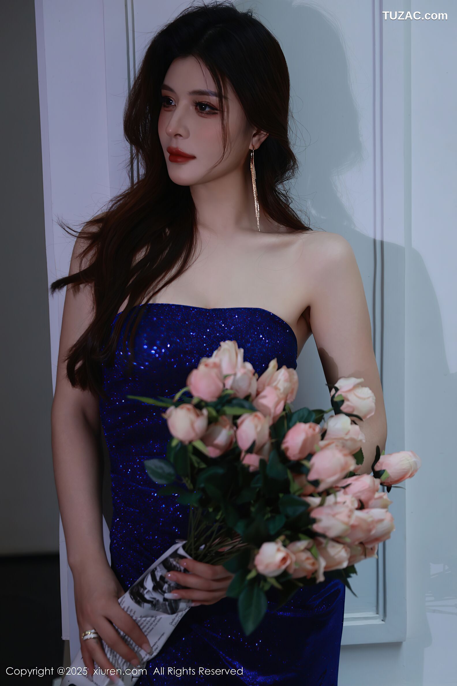 XiuRen秀人网-10740-阿依莎-蓝色抹胸长裙蓝色内衣黑丝-2025.09.08