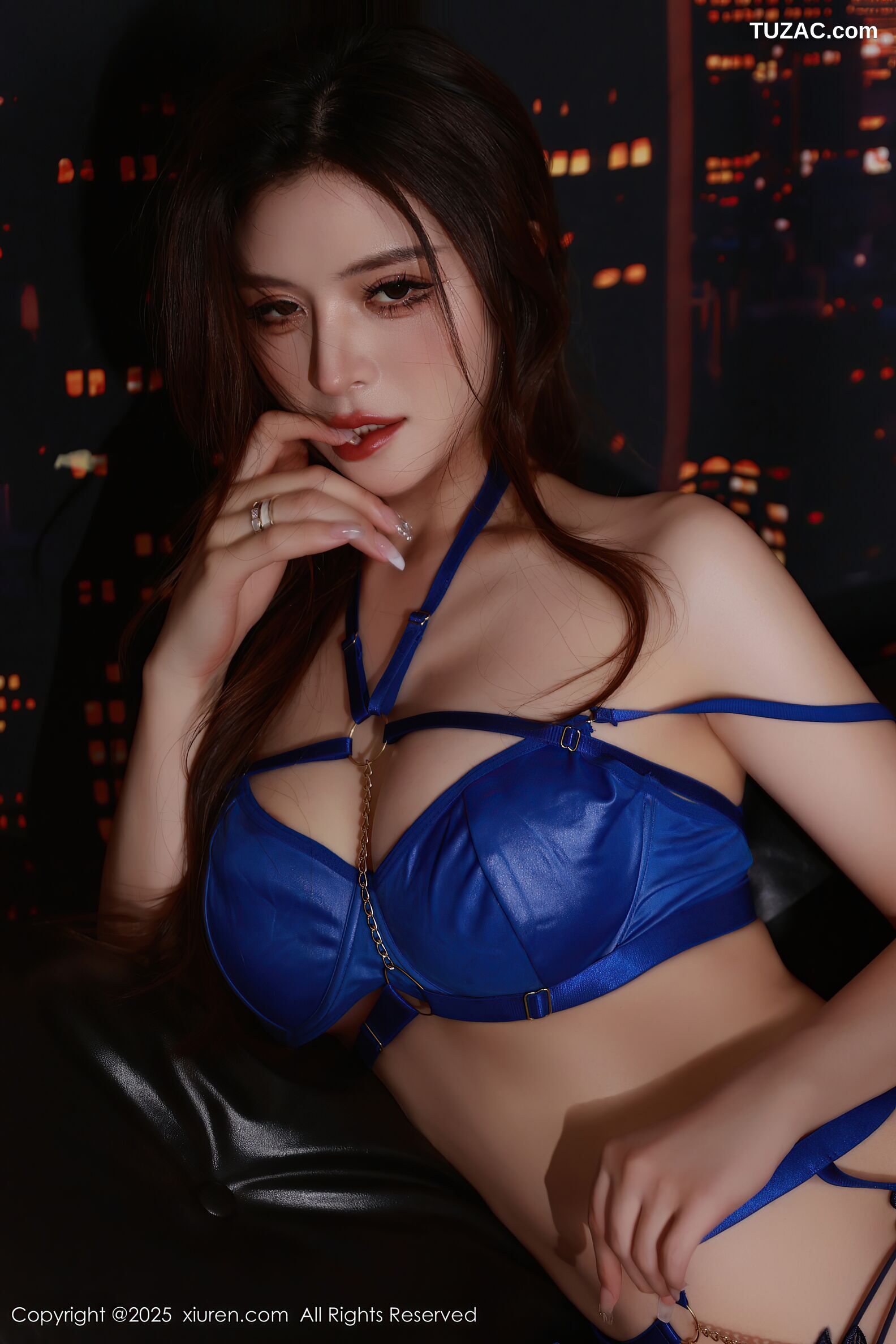 XiuRen秀人网-10740-阿依莎-蓝色抹胸长裙蓝色内衣黑丝-2025.09.08