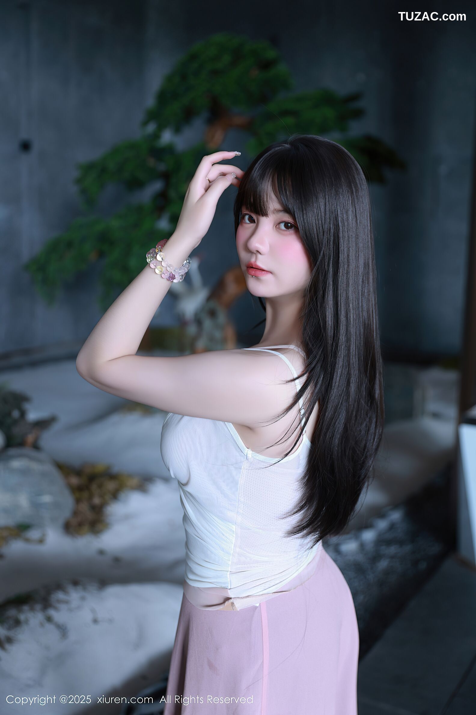 XiuRen秀人网-10746-软情-白色吊带粉色内衣曼妙身姿-2025.09.09