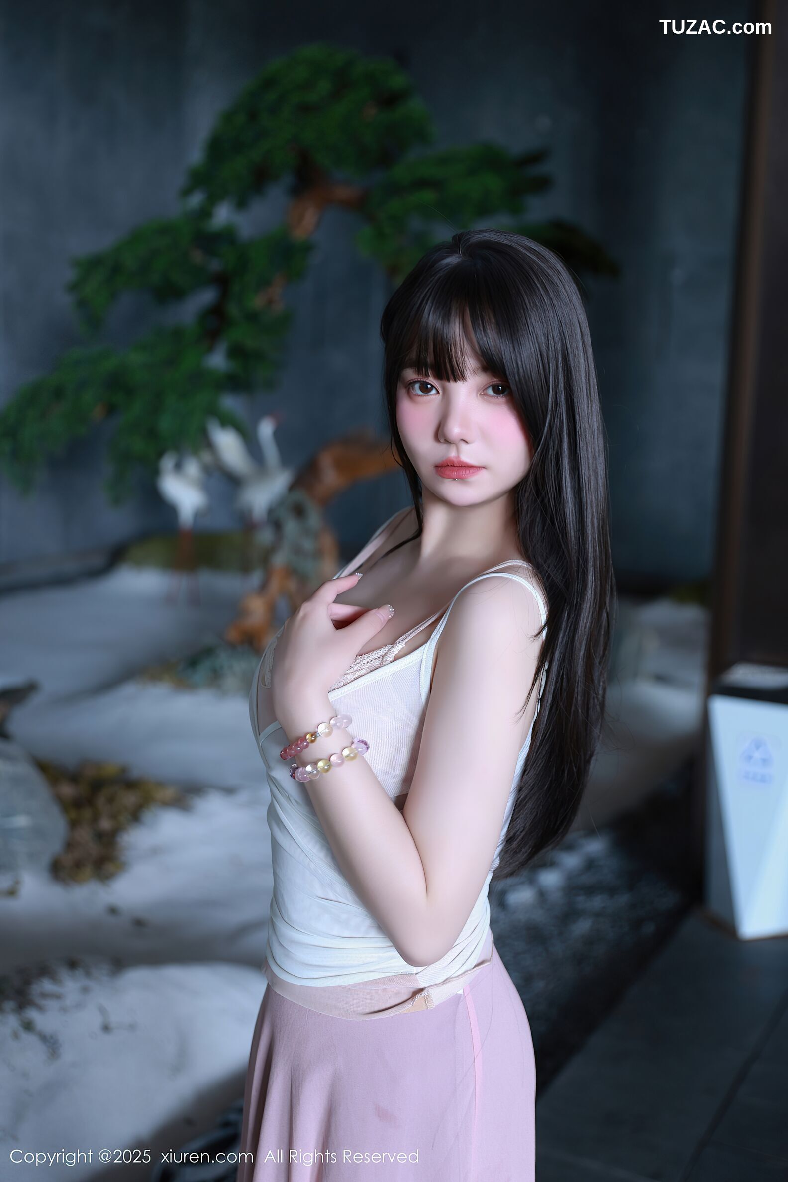 XiuRen秀人网-10746-软情-白色吊带粉色内衣曼妙身姿-2025.09.09