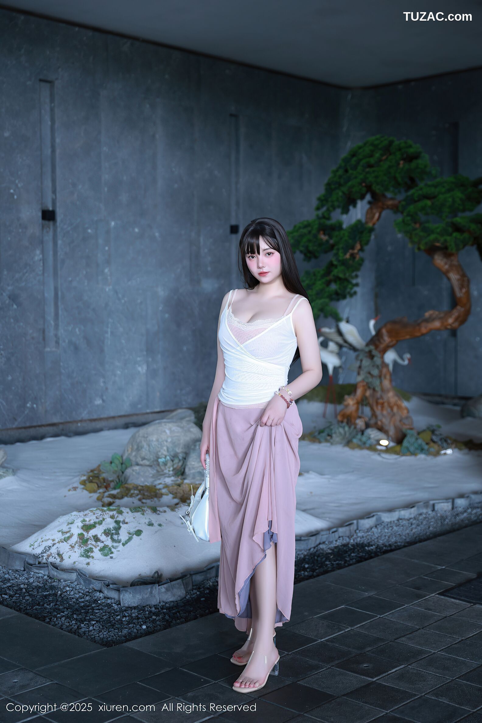 XiuRen秀人网-10746-软情-白色吊带粉色内衣曼妙身姿-2025.09.09