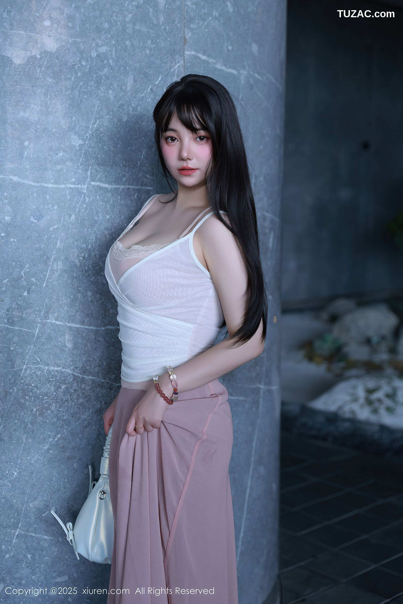 XiuRen秀人网-10746-软情-白色吊带粉色内衣曼妙身姿-2025.09.09
