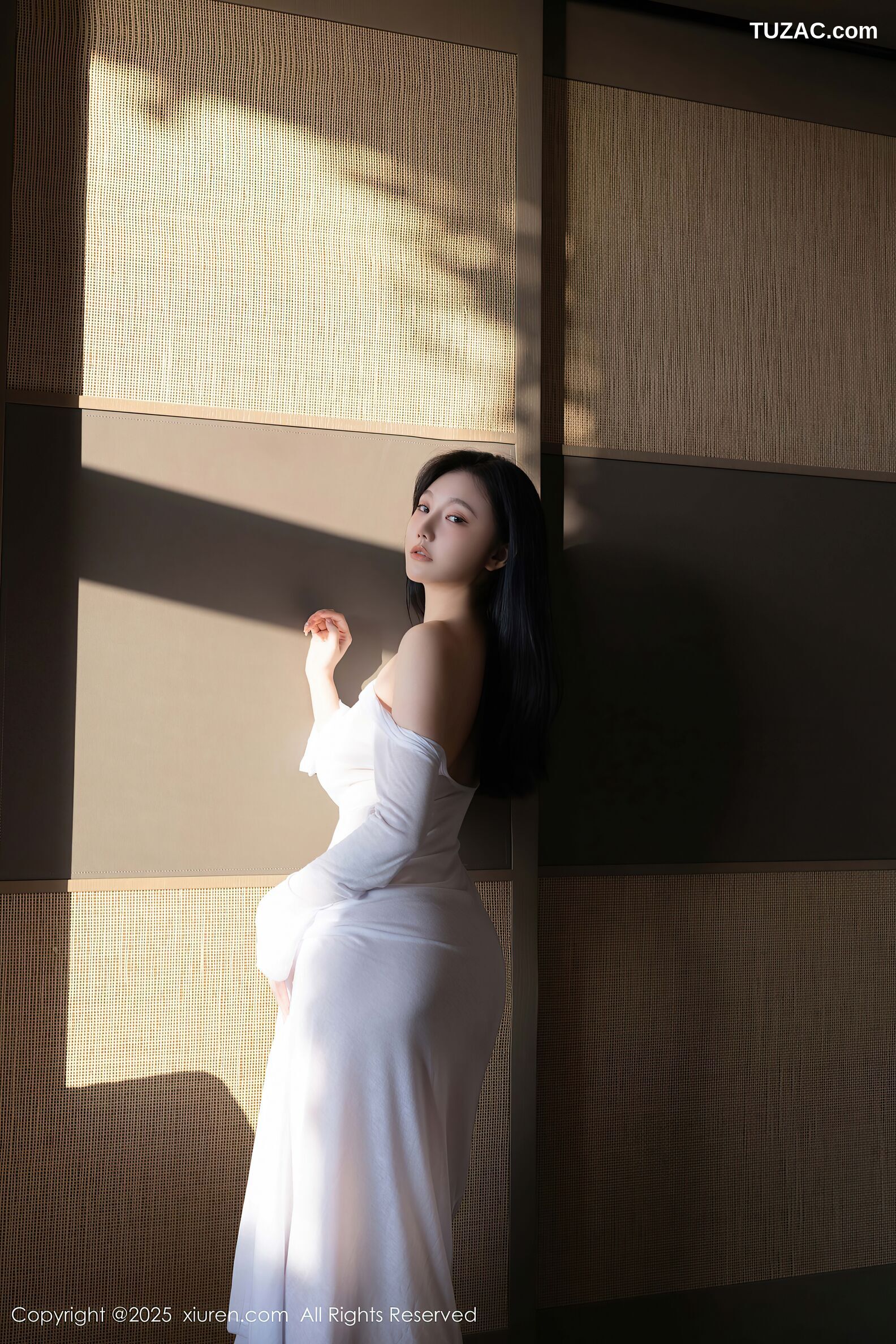 XiuRen秀人网-10747-安然anran-白色紧身连衣长裙裙诱人肉丝-2025.09.09