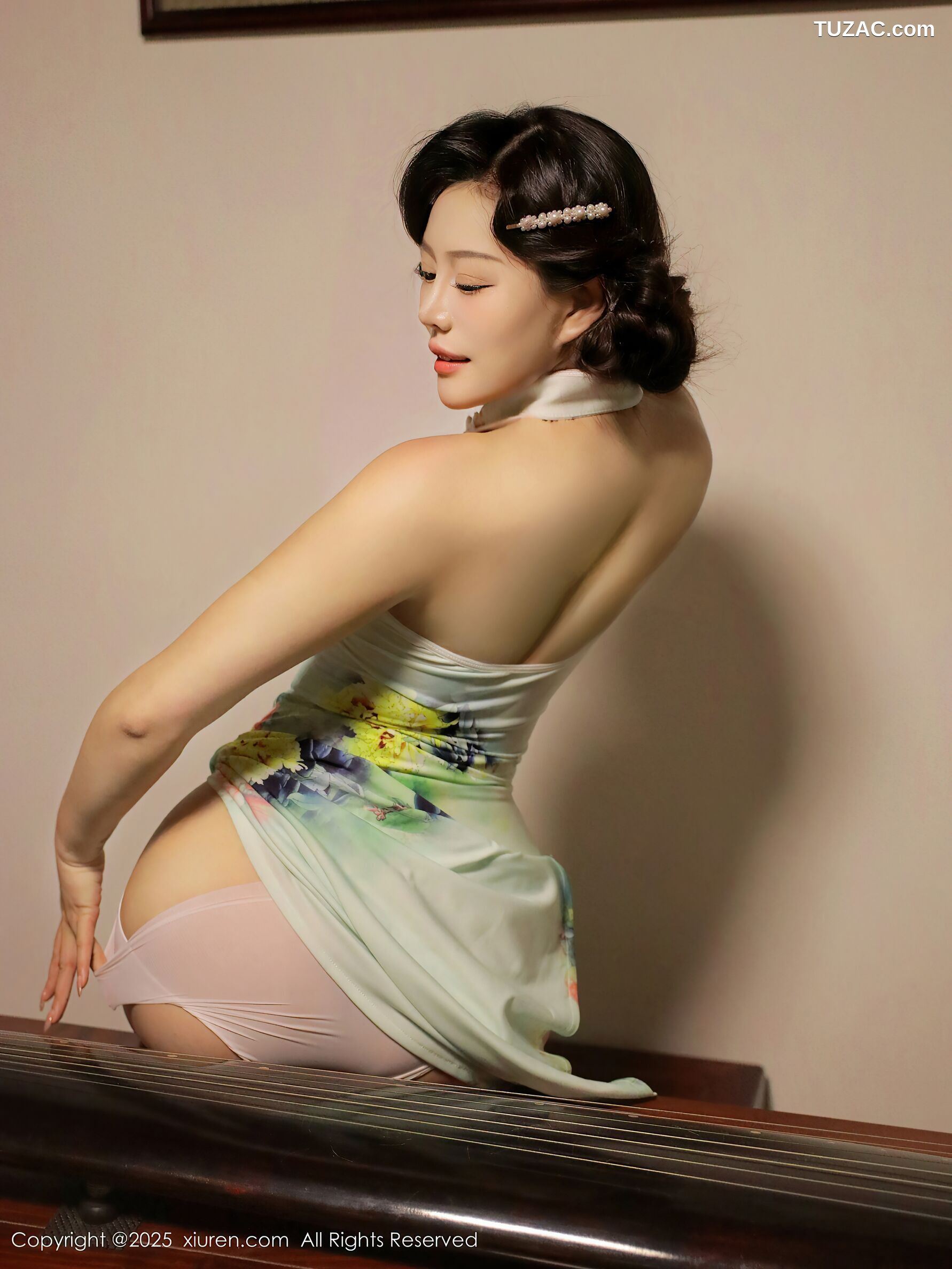 XiuRen秀人网-10749-莉莉安娜o-淡绿情趣旗袍-2025.09.10