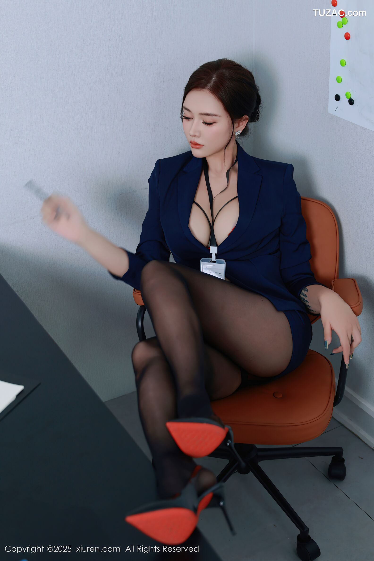 XiuRen秀人网-10751-娜比-OL深蓝裙装红色内衣黑丝-2025.09.10