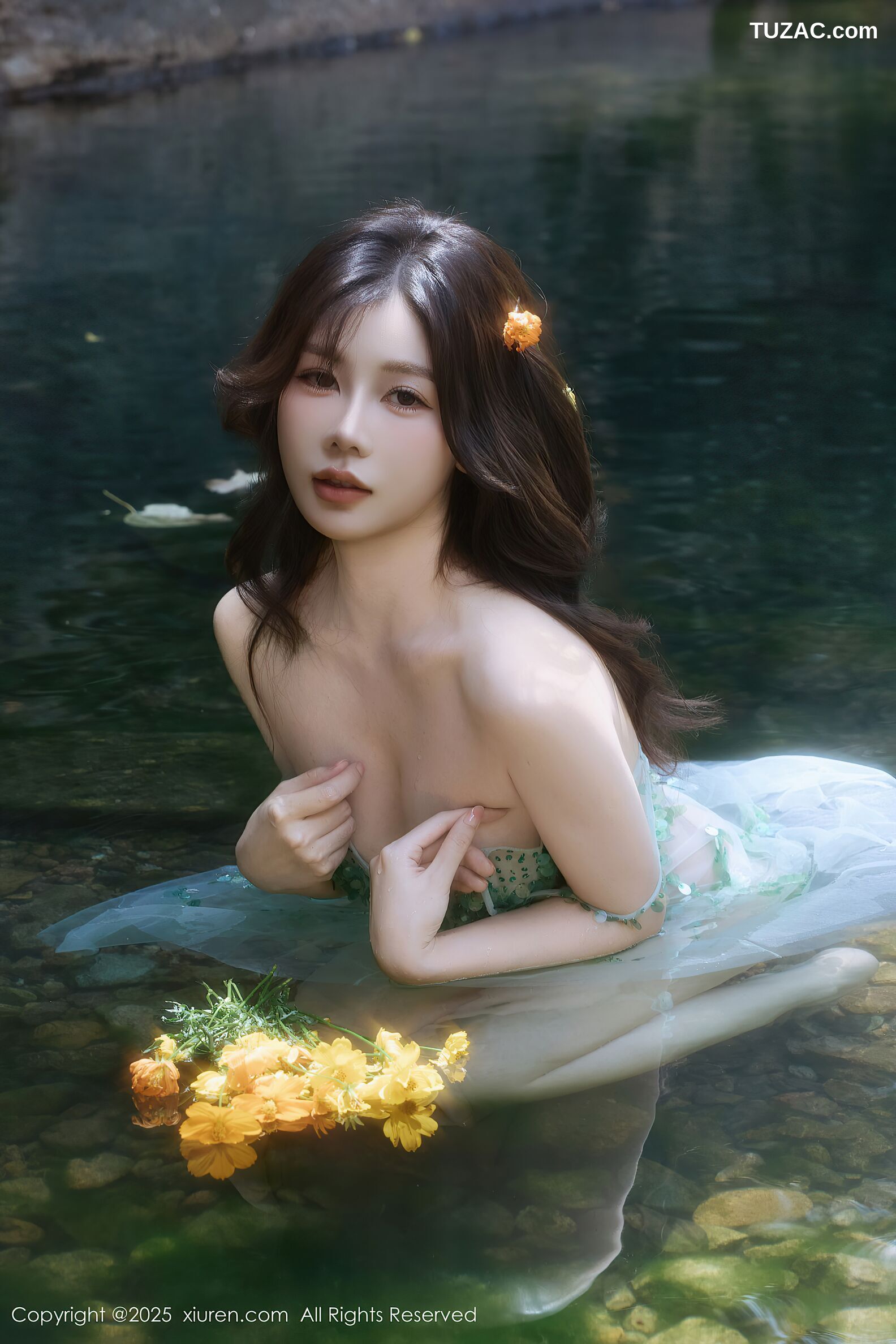 XiuRen秀人网-10756-尹甜甜-户外小溪场景淡绿轻透亮片纱裙爆乳-2025.09.11