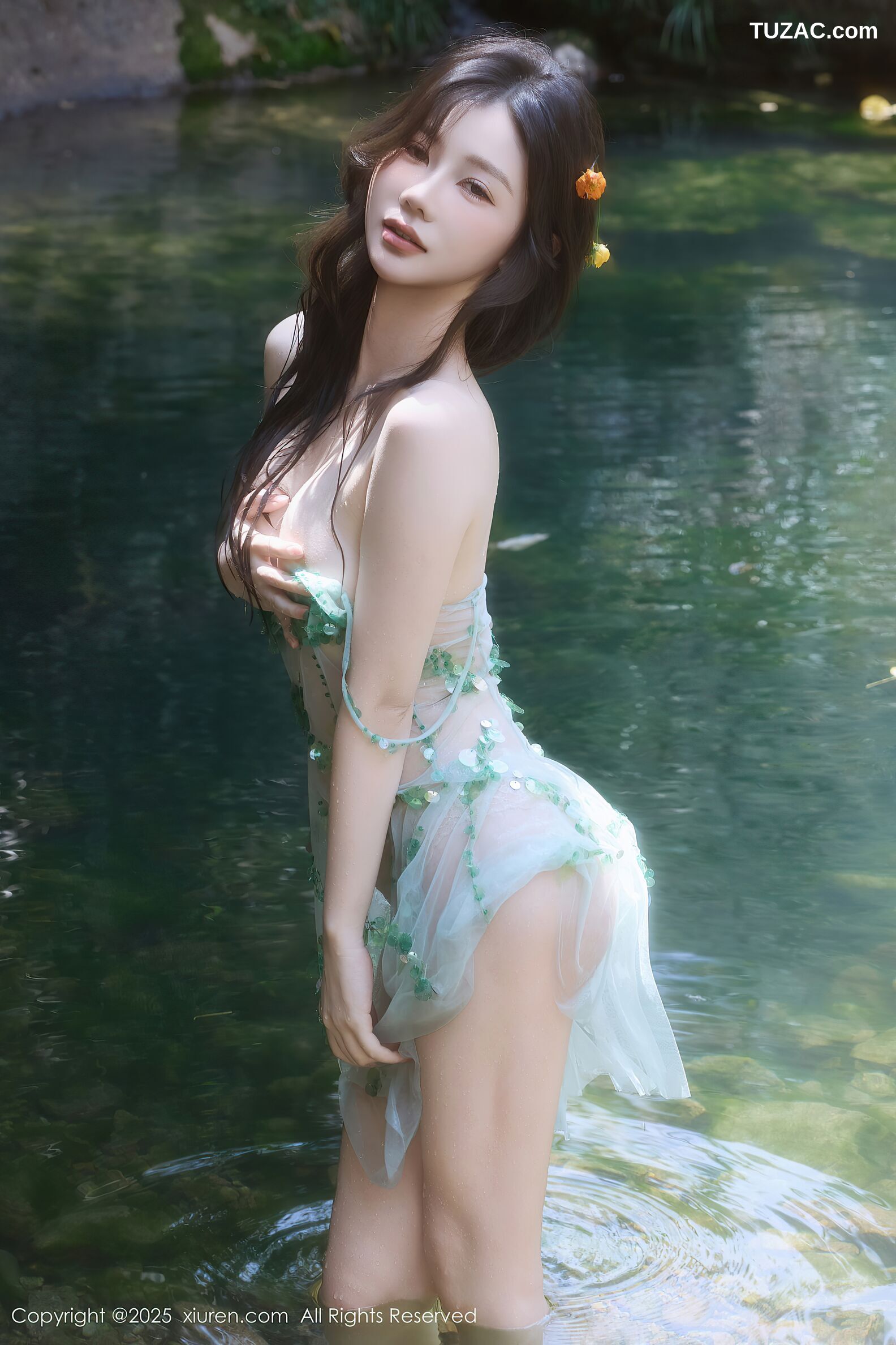 XiuRen秀人网-10756-尹甜甜-户外小溪场景淡绿轻透亮片纱裙爆乳-2025.09.11