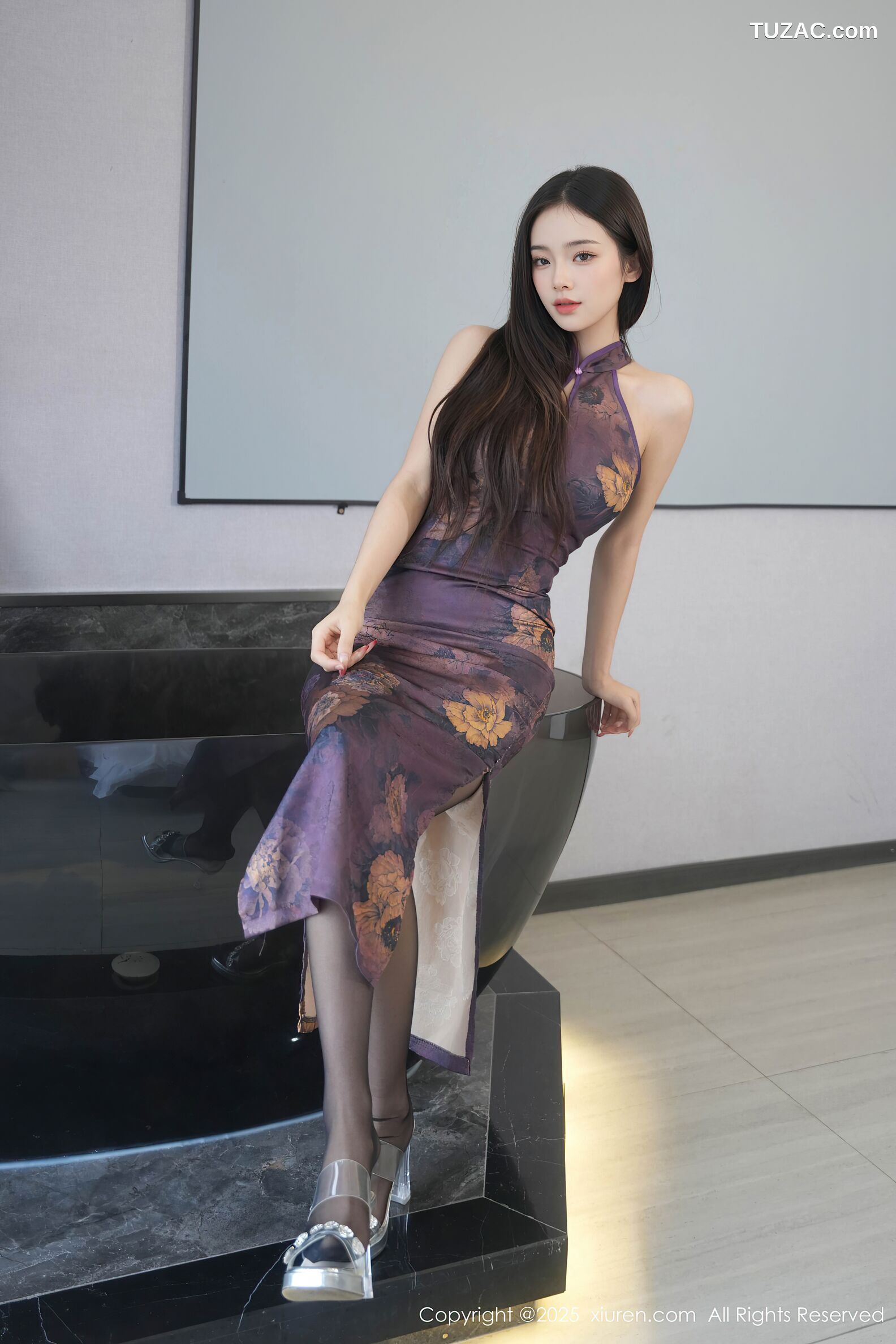 XiuRen秀人网-10771-小奶娇-紫印花旗袍黑丝-2025.09.16