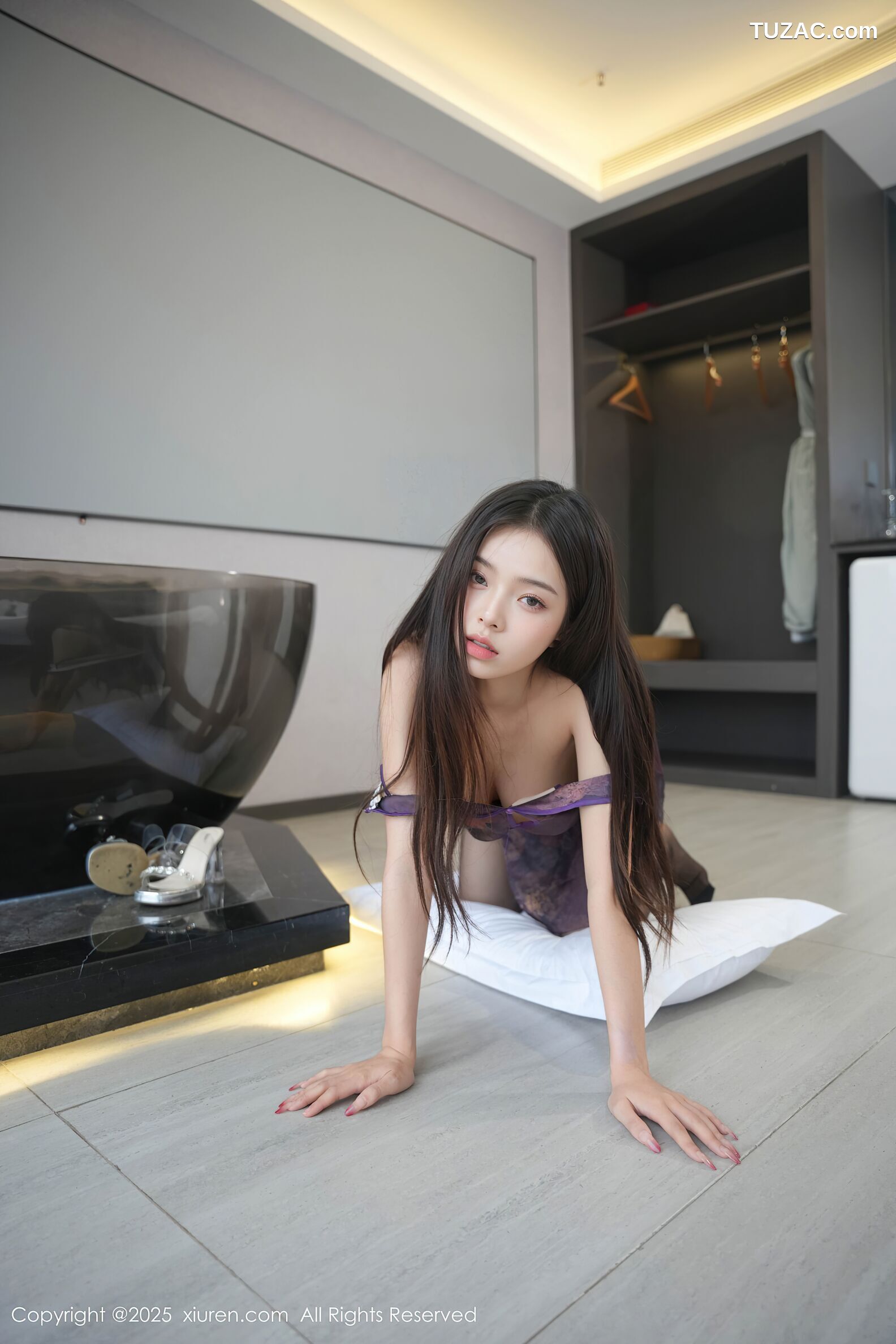 XiuRen秀人网-10771-小奶娇-紫印花旗袍黑丝-2025.09.16