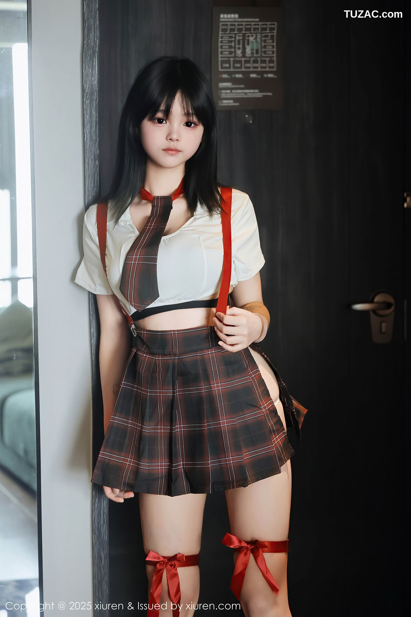 XiuRen秀人网-10774-小泠-童颜巨乳白色超短衬衫黑色格子裙黑内衣-2025.09.17