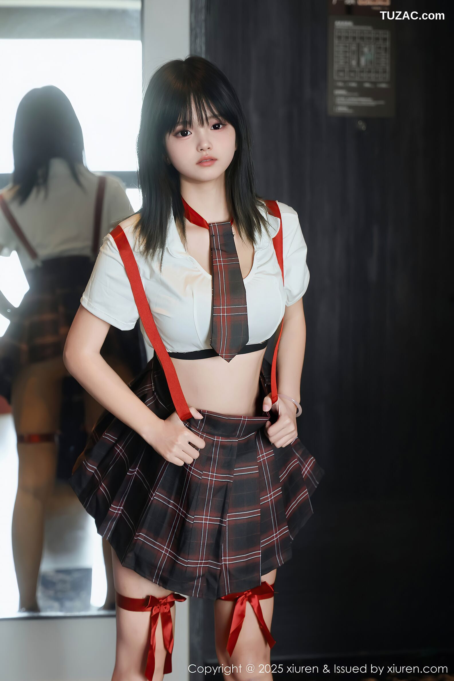 XiuRen秀人网-10774-小泠-童颜巨乳白色超短衬衫黑色格子裙黑内衣-2025.09.17