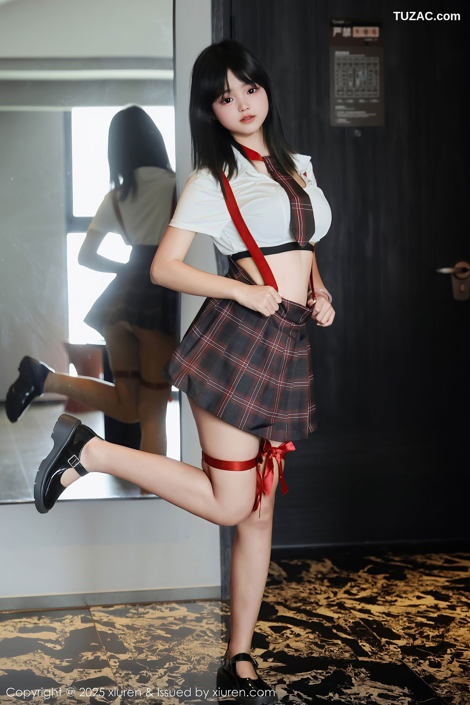 XiuRen秀人网-10774-小泠-童颜巨乳白色超短衬衫黑色格子裙黑内衣-2025.09.17