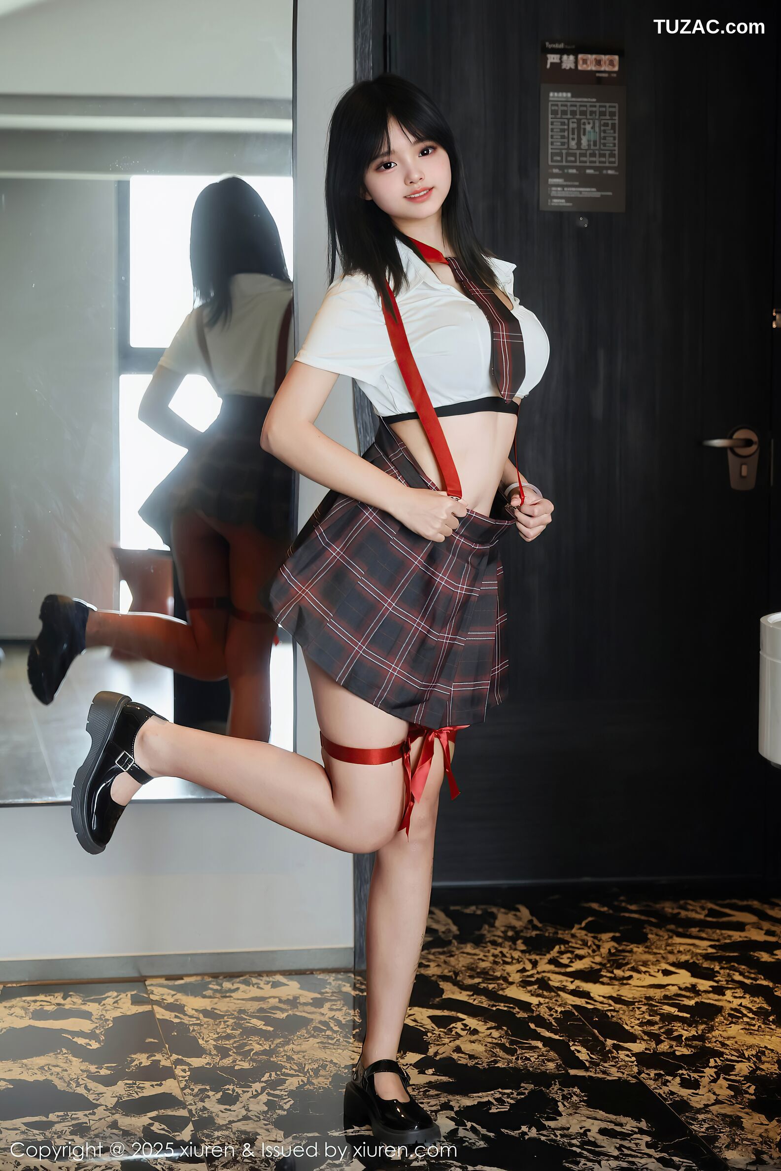 XiuRen秀人网-10774-小泠-童颜巨乳白色超短衬衫黑色格子裙黑内衣-2025.09.17