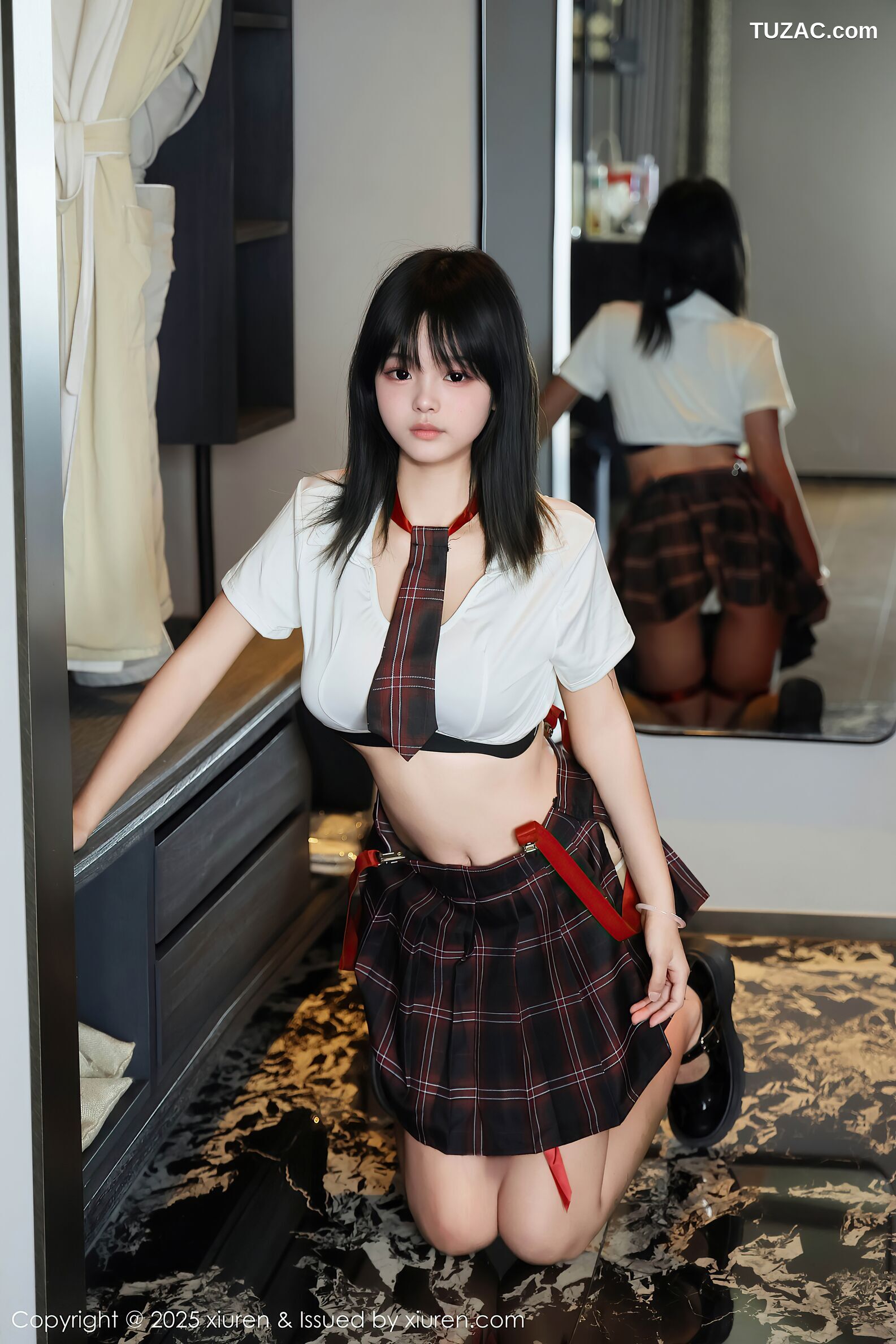 XiuRen秀人网-10774-小泠-童颜巨乳白色超短衬衫黑色格子裙黑内衣-2025.09.17