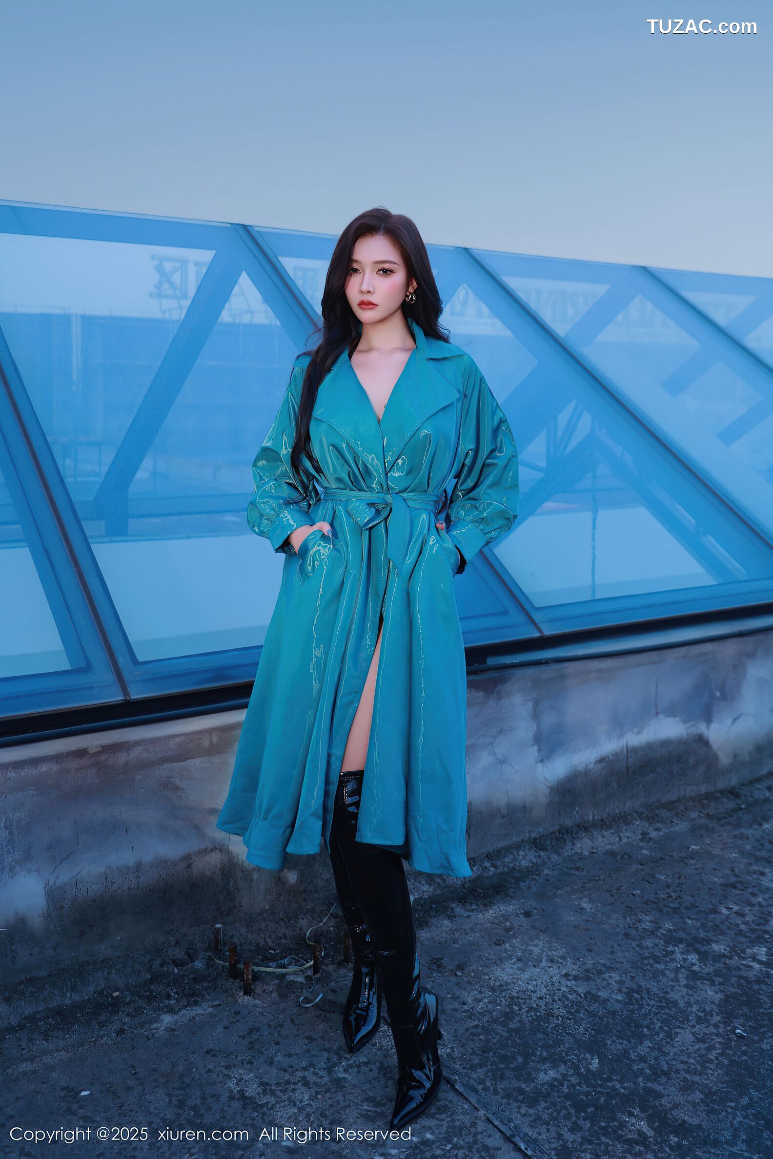 XiuRen秀人网-10776-娜比-户外蓝色风衣黑色情趣内衣-2025.09.17