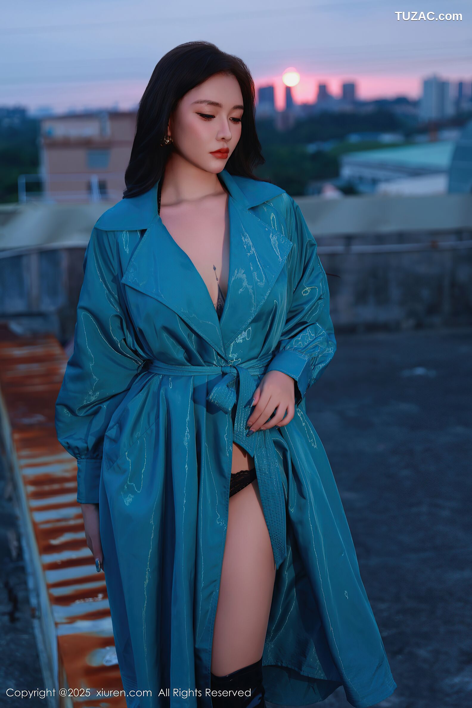 XiuRen秀人网-10776-娜比-户外蓝色风衣黑色情趣内衣-2025.09.17
