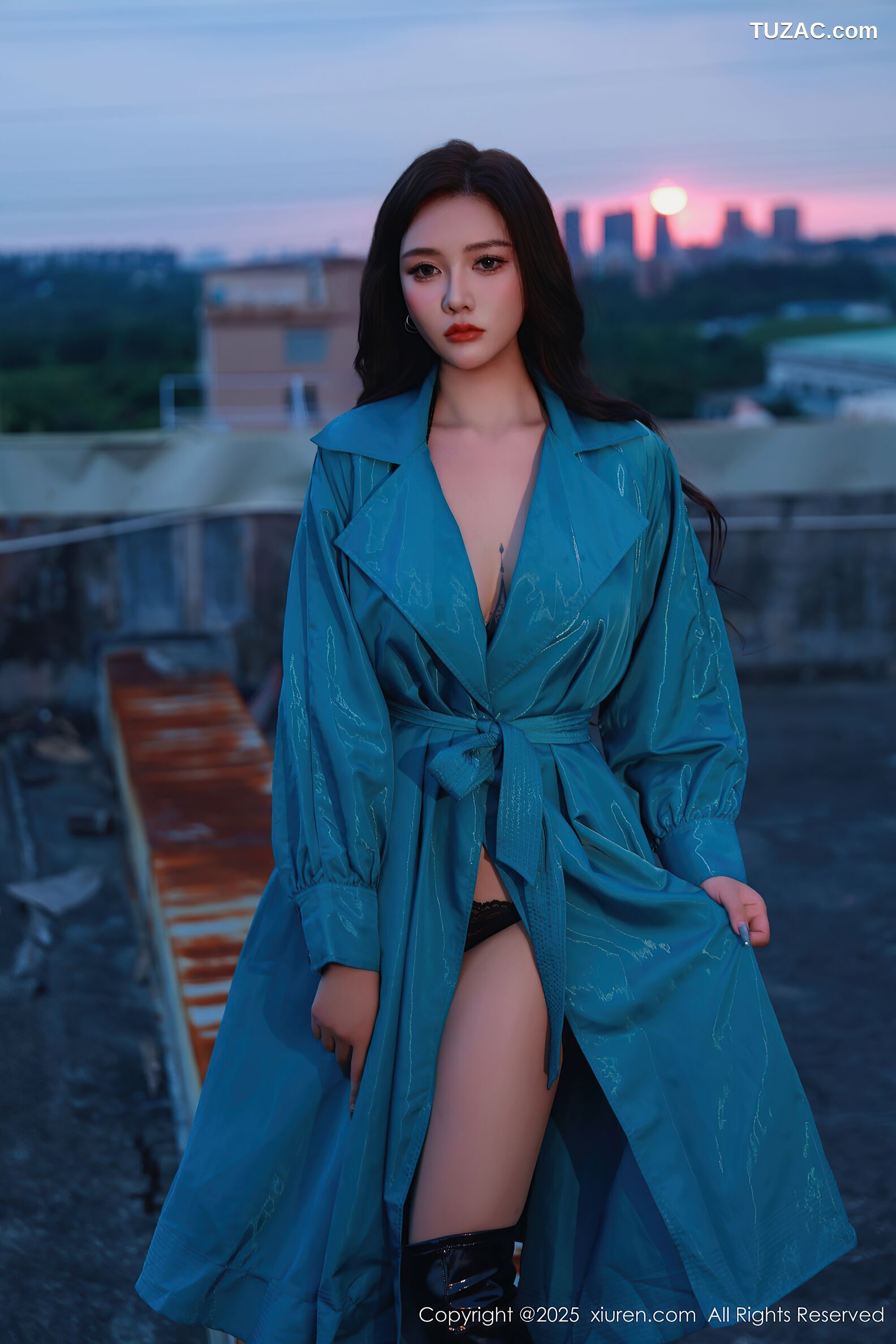 XiuRen秀人网-10776-娜比-户外蓝色风衣黑色情趣内衣-2025.09.17