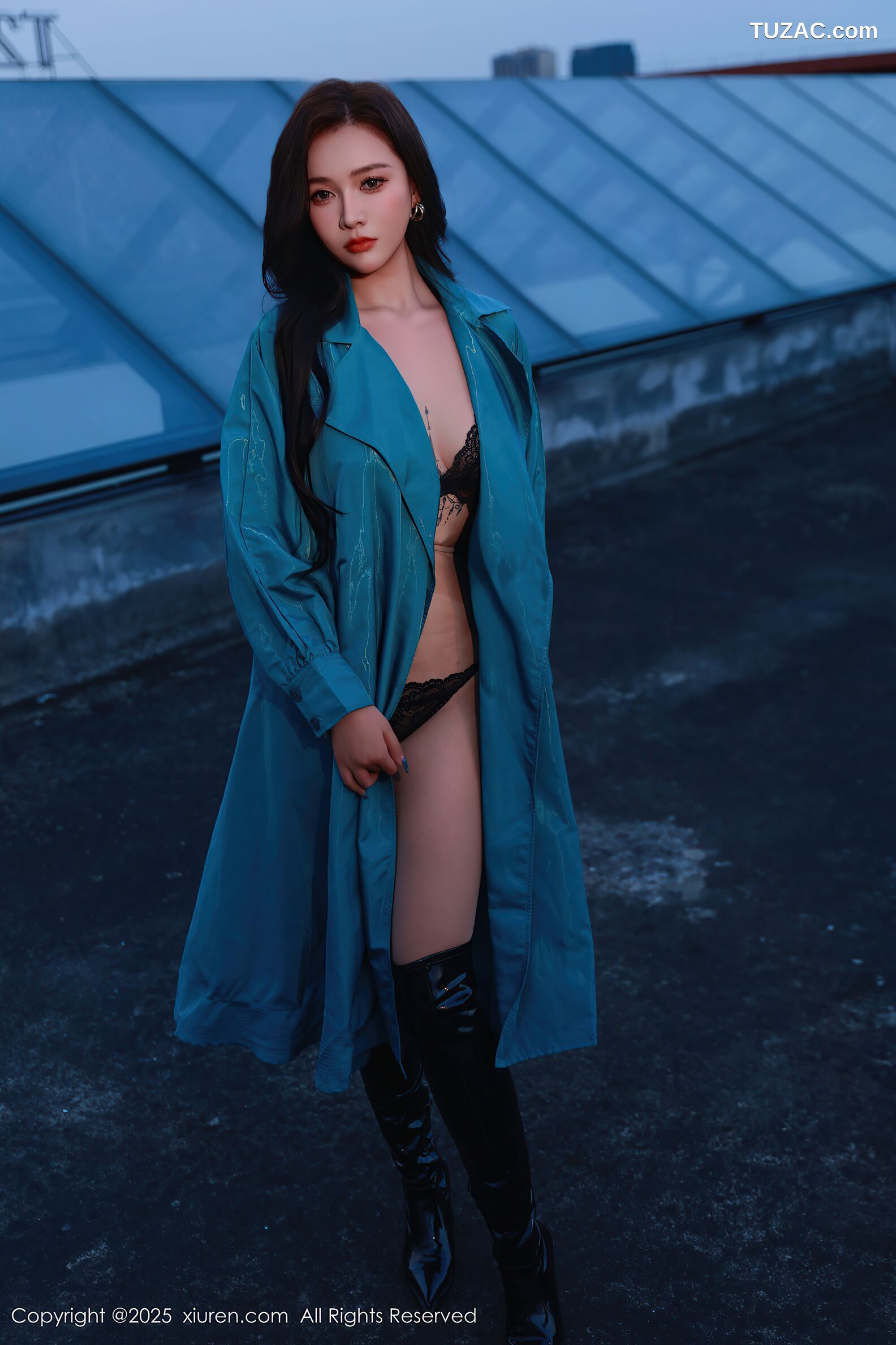 XiuRen秀人网-10776-娜比-户外蓝色风衣黑色情趣内衣-2025.09.17