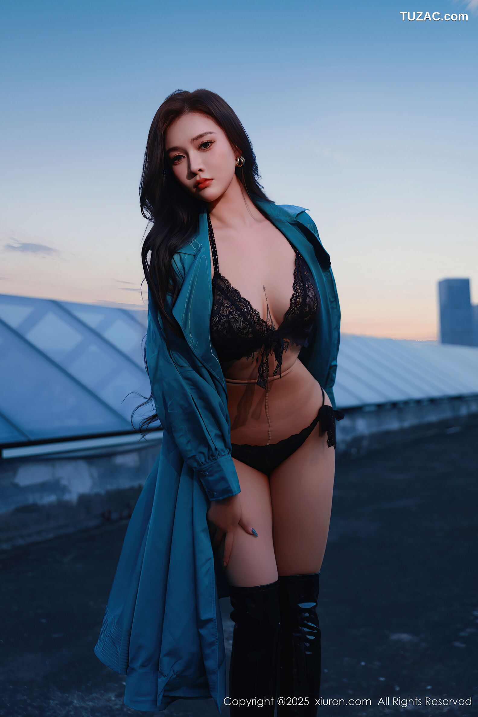 XiuRen秀人网-10776-娜比-户外蓝色风衣黑色情趣内衣-2025.09.17