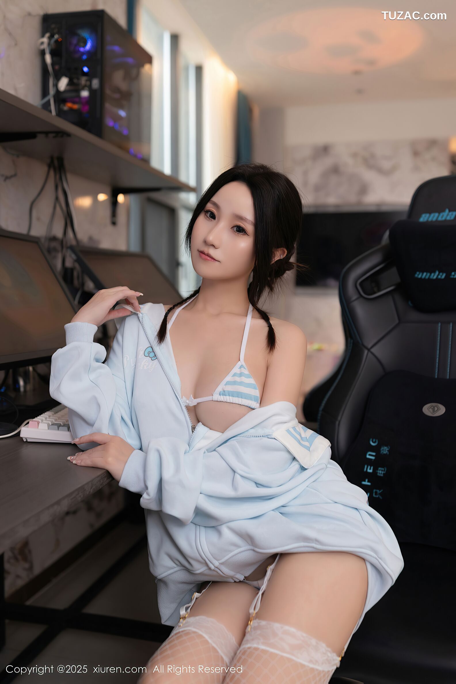 XiuRen秀人网-10778-杏子Yada-淡蓝卫衣白色丝袜超小海蓝条纹比基尼-2025.09.17