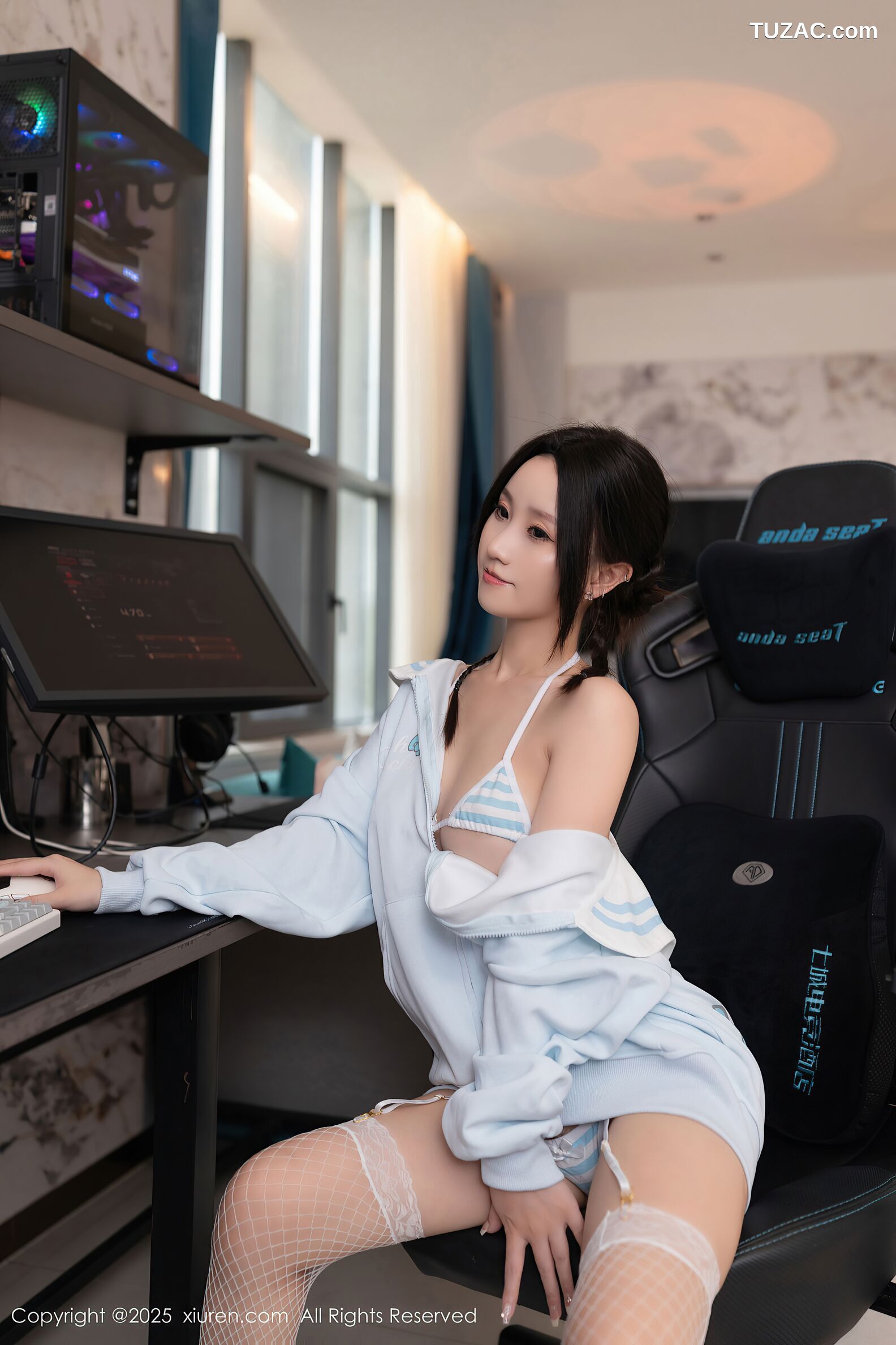 XiuRen秀人网-10778-杏子Yada-淡蓝卫衣白色丝袜超小海蓝条纹比基尼-2025.09.17