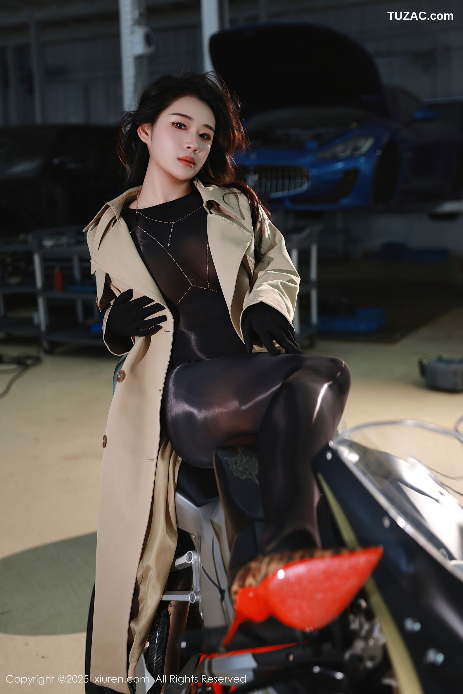XiuRen秀人网-10788-南乔-机车美女杏色风衣连体丝袜-2025.09.19