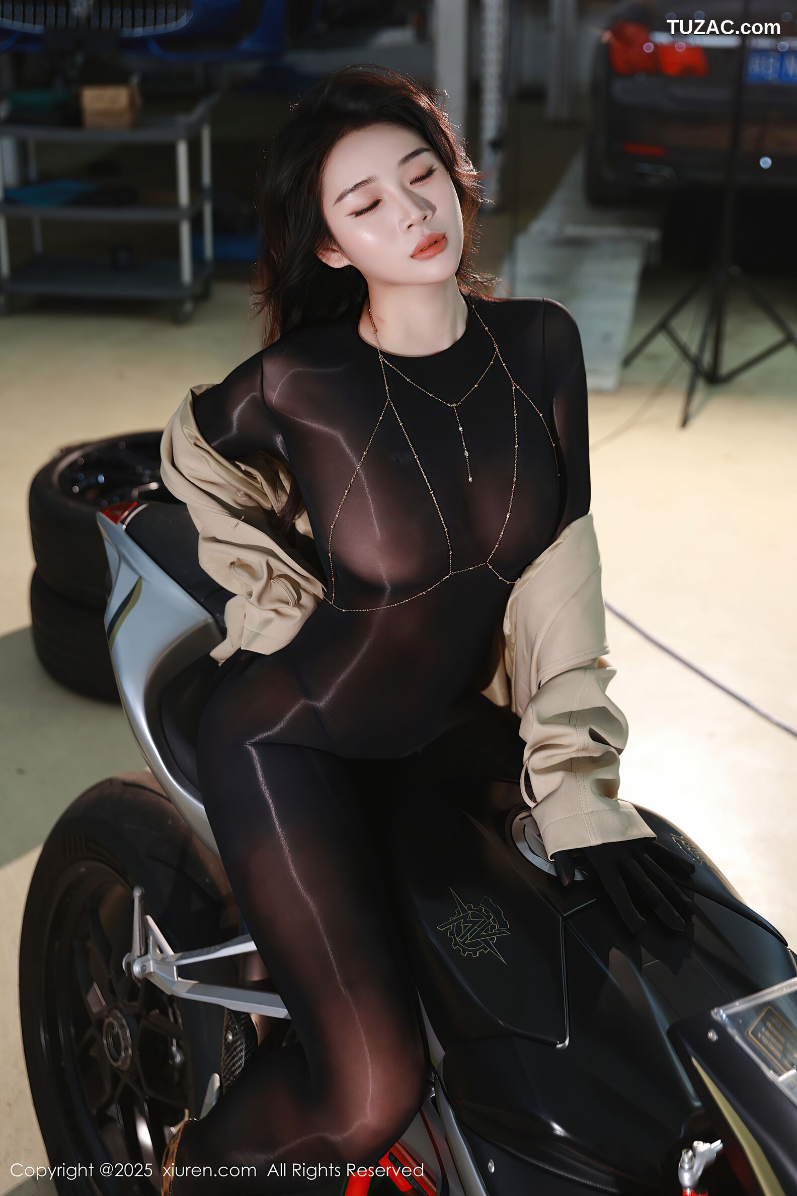 XiuRen秀人网-10788-南乔-机车美女杏色风衣连体丝袜-2025.09.19