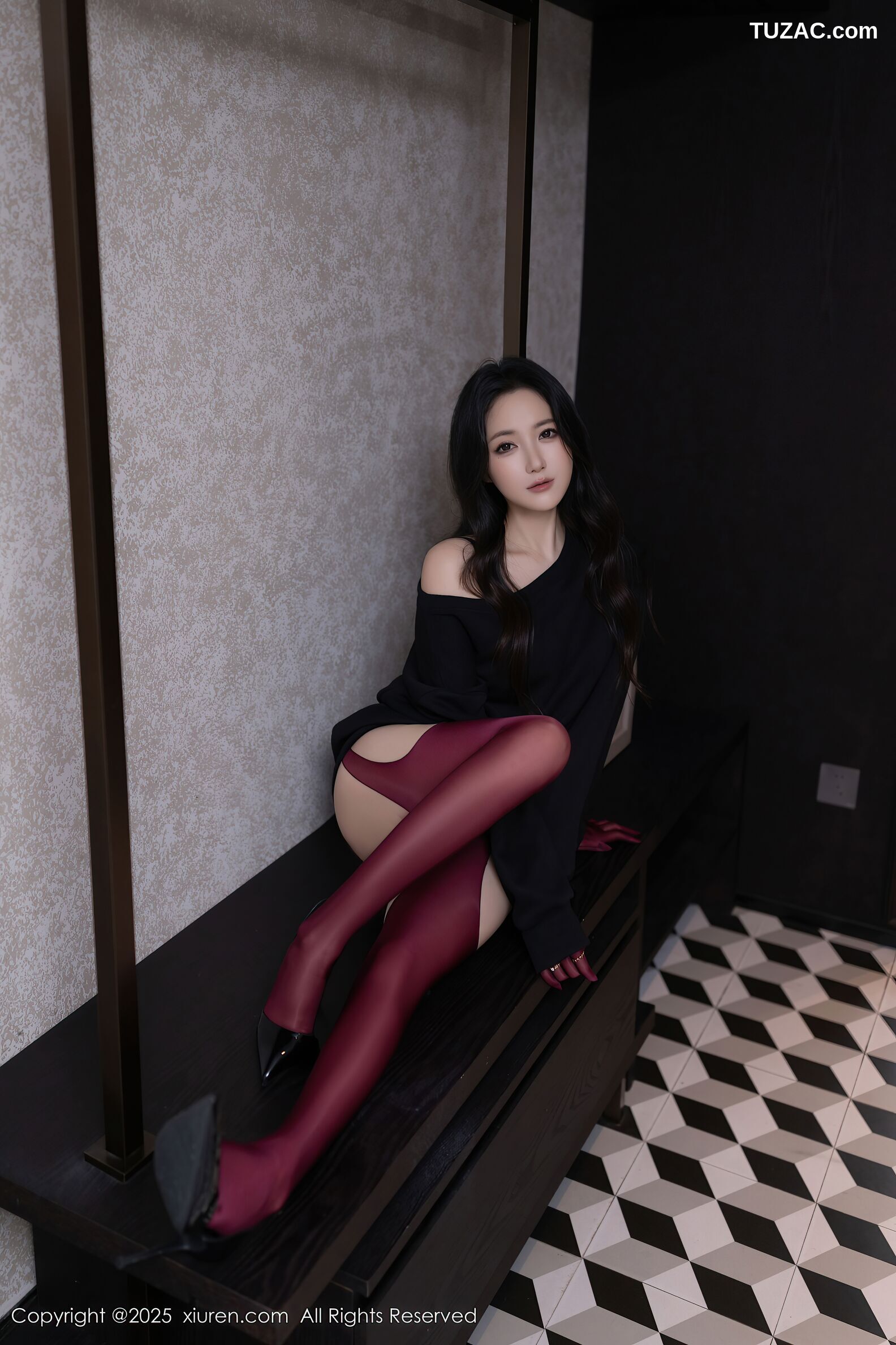 XiuRen秀人网-10790-鱼子酱Fish-黑T酒红丝袜黑色内衣-2025.09.19