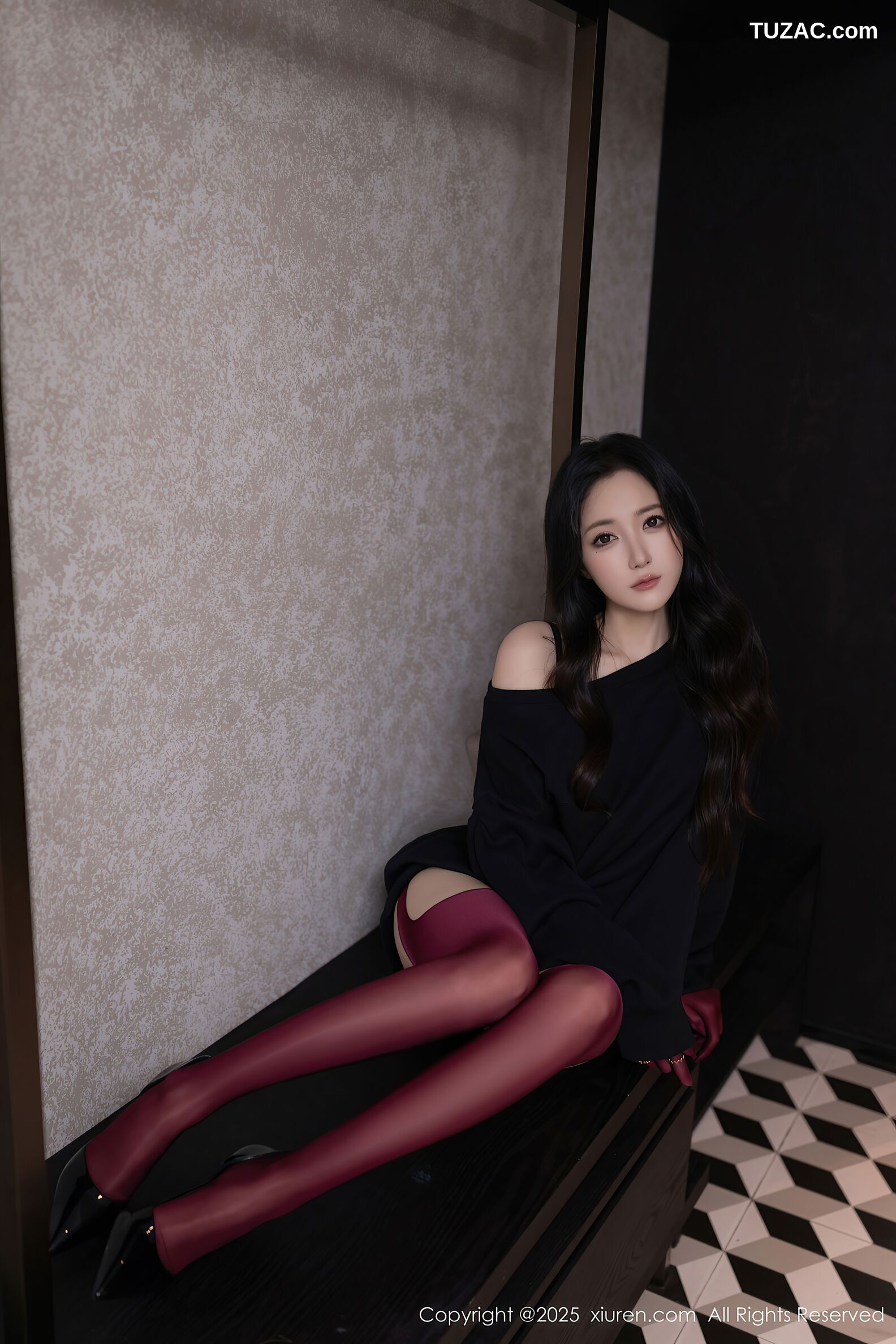 XiuRen秀人网-10790-鱼子酱Fish-黑T酒红丝袜黑色内衣-2025.09.19