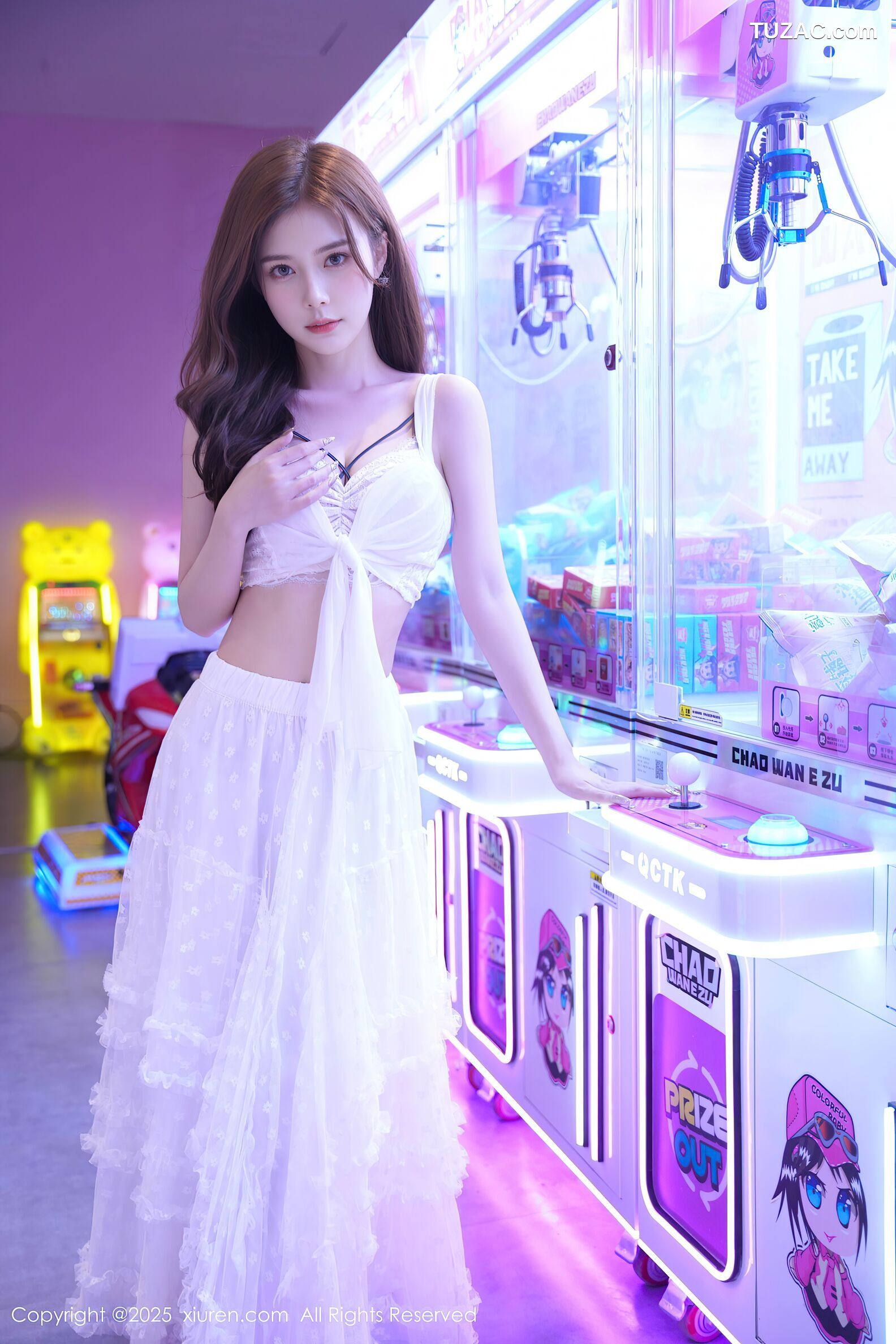 XiuRen秀人网-10791-拍黄瓜girl-白色连衣裙-2025.09.22