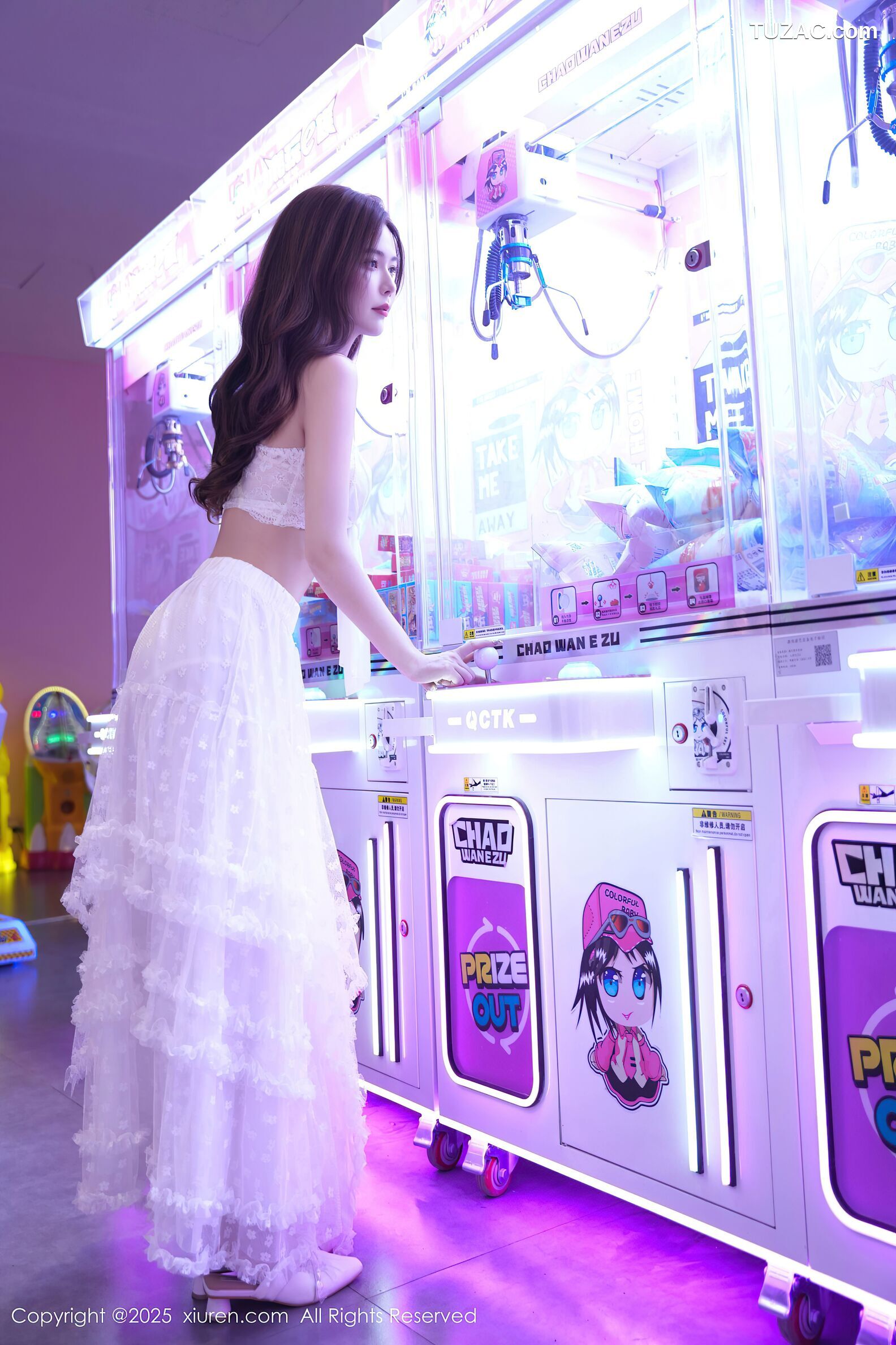 XiuRen秀人网-10791-拍黄瓜girl-白色连衣裙-2025.09.22