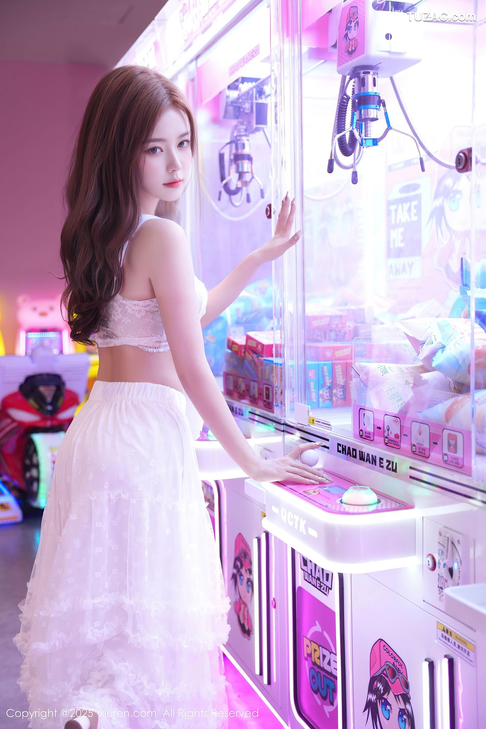 XiuRen秀人网-10791-拍黄瓜girl-白色连衣裙-2025.09.22