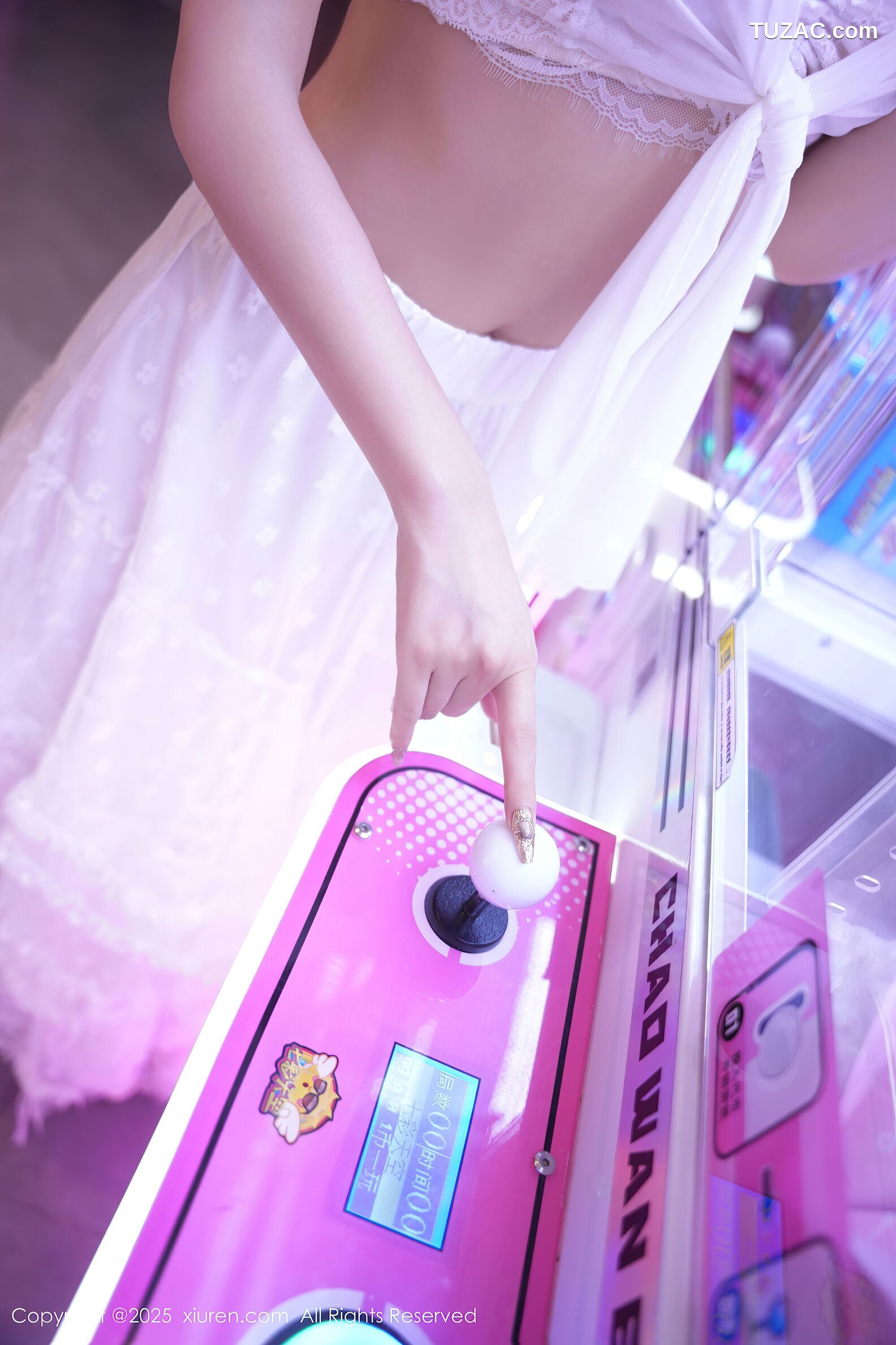 XiuRen秀人网-10791-拍黄瓜girl-白色连衣裙-2025.09.22