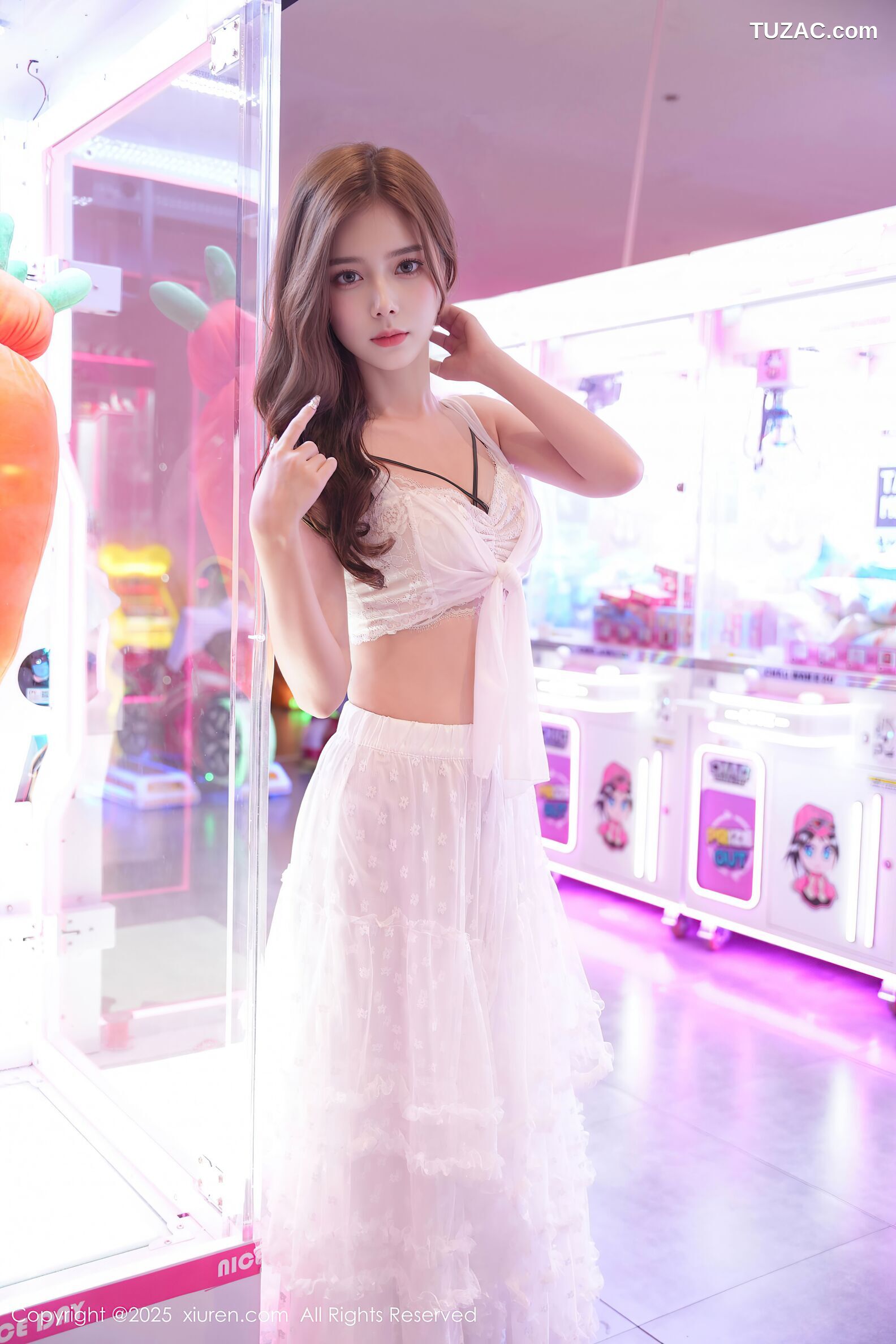 XiuRen秀人网-10791-拍黄瓜girl-白色连衣裙-2025.09.22