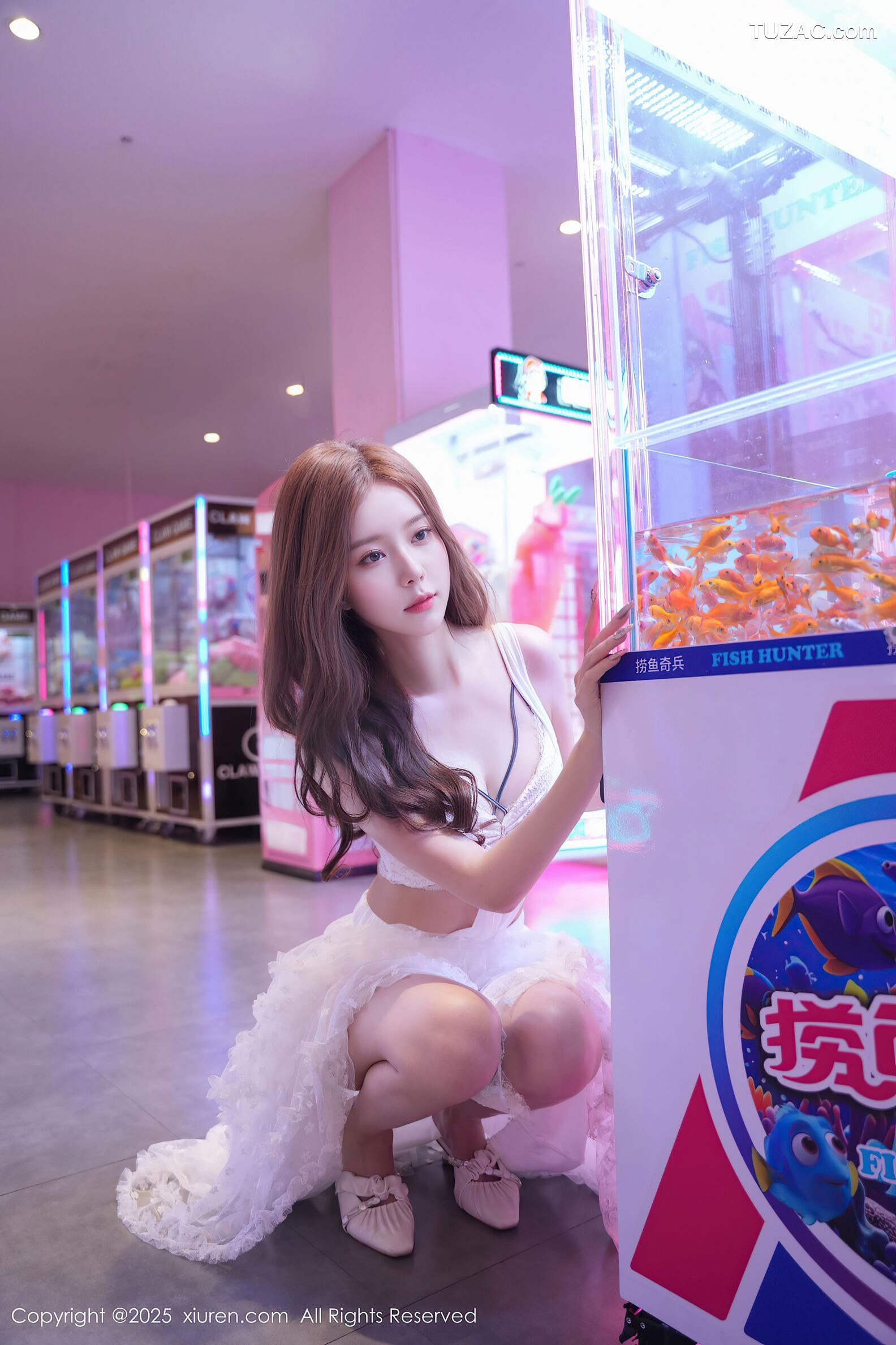 XiuRen秀人网-10791-拍黄瓜girl-白色连衣裙-2025.09.22