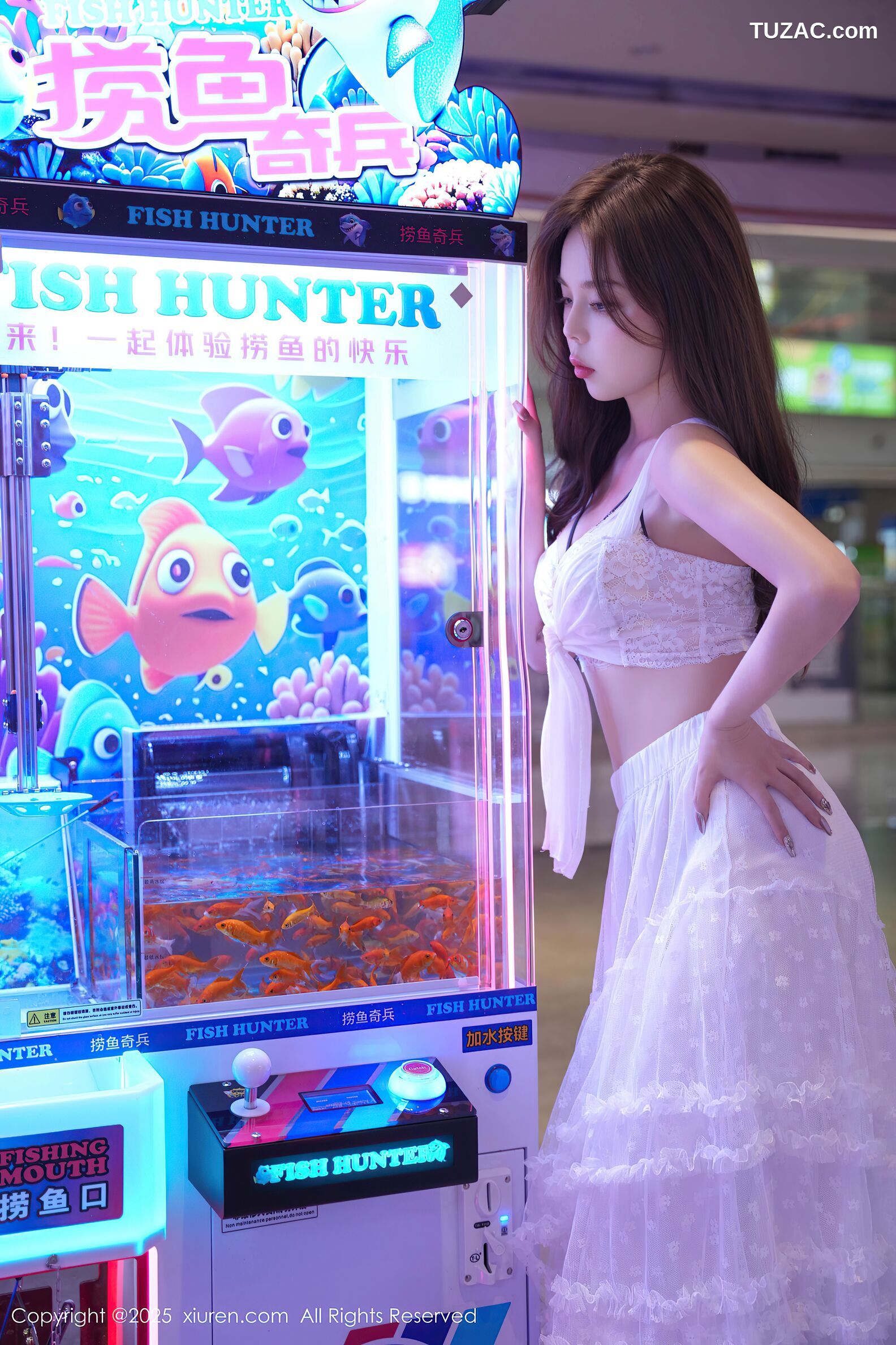 XiuRen秀人网-10791-拍黄瓜girl-白色连衣裙-2025.09.22